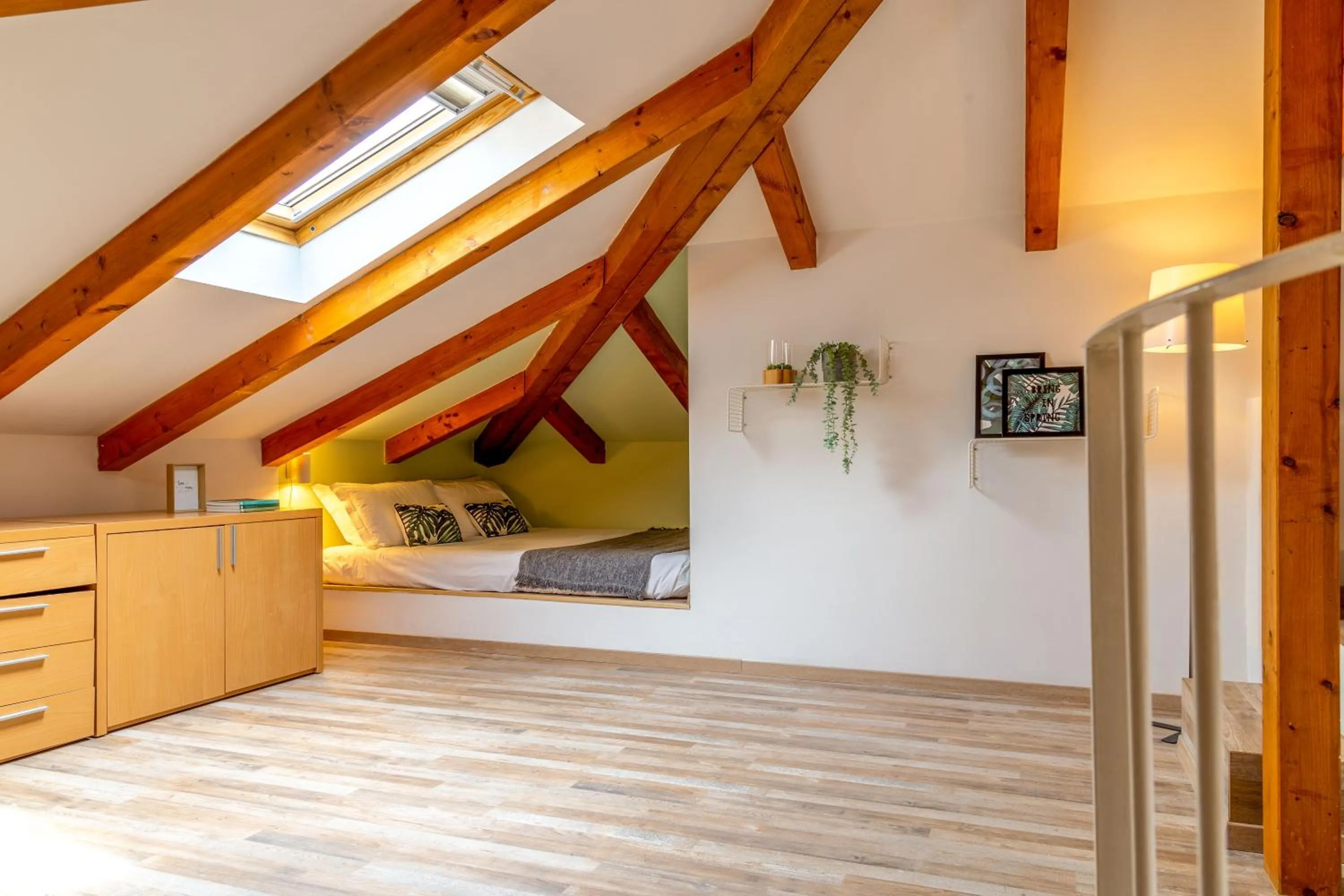 Bed in Luxury 350 Sq Mt flat with Terrace central Trieste