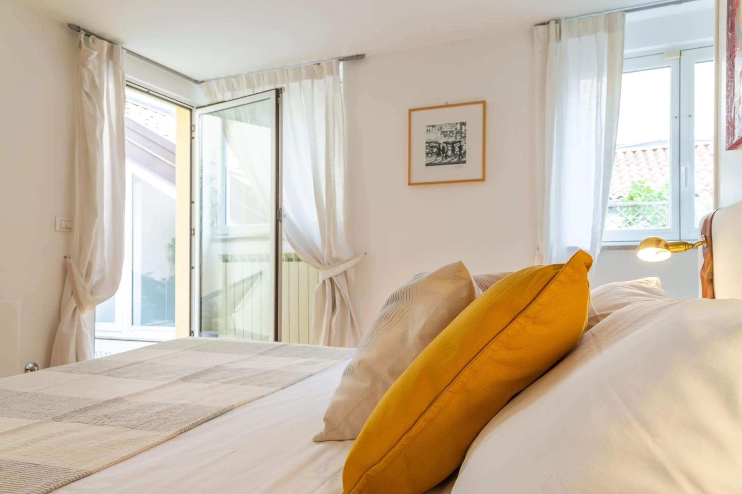 Bed in Luxury 350 Sq Mt flat with Terrace central Trieste