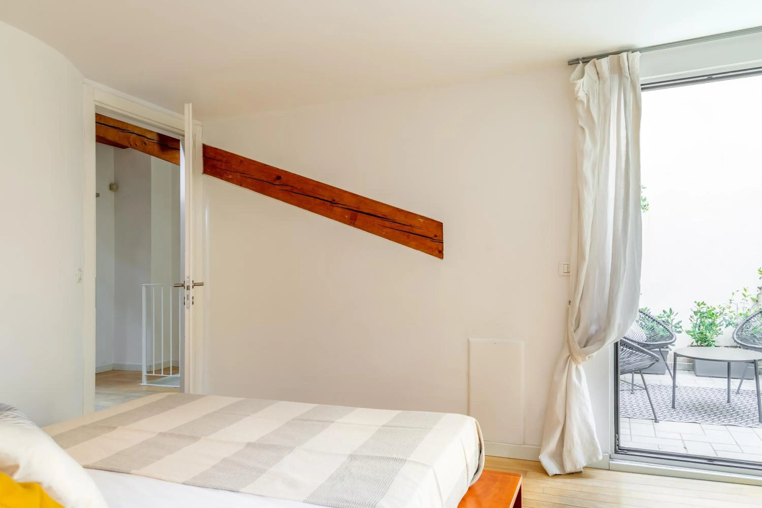 Bed in Luxury 350 Sq Mt flat with Terrace central Trieste