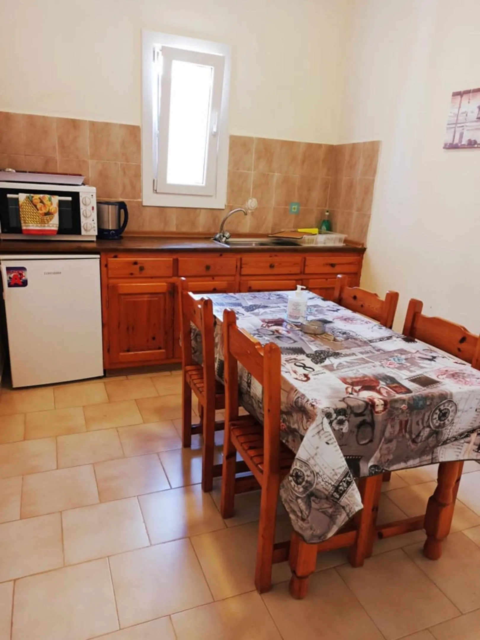 Kitchen or kitchenette in Corfu Sunflower Apartments