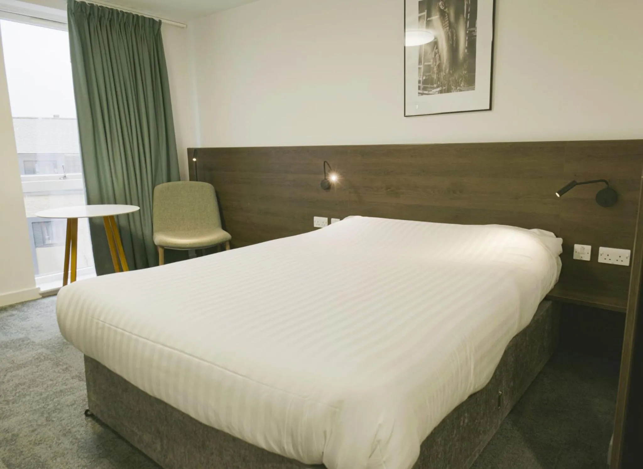 Bedroom, Bed in Sunley Hotel