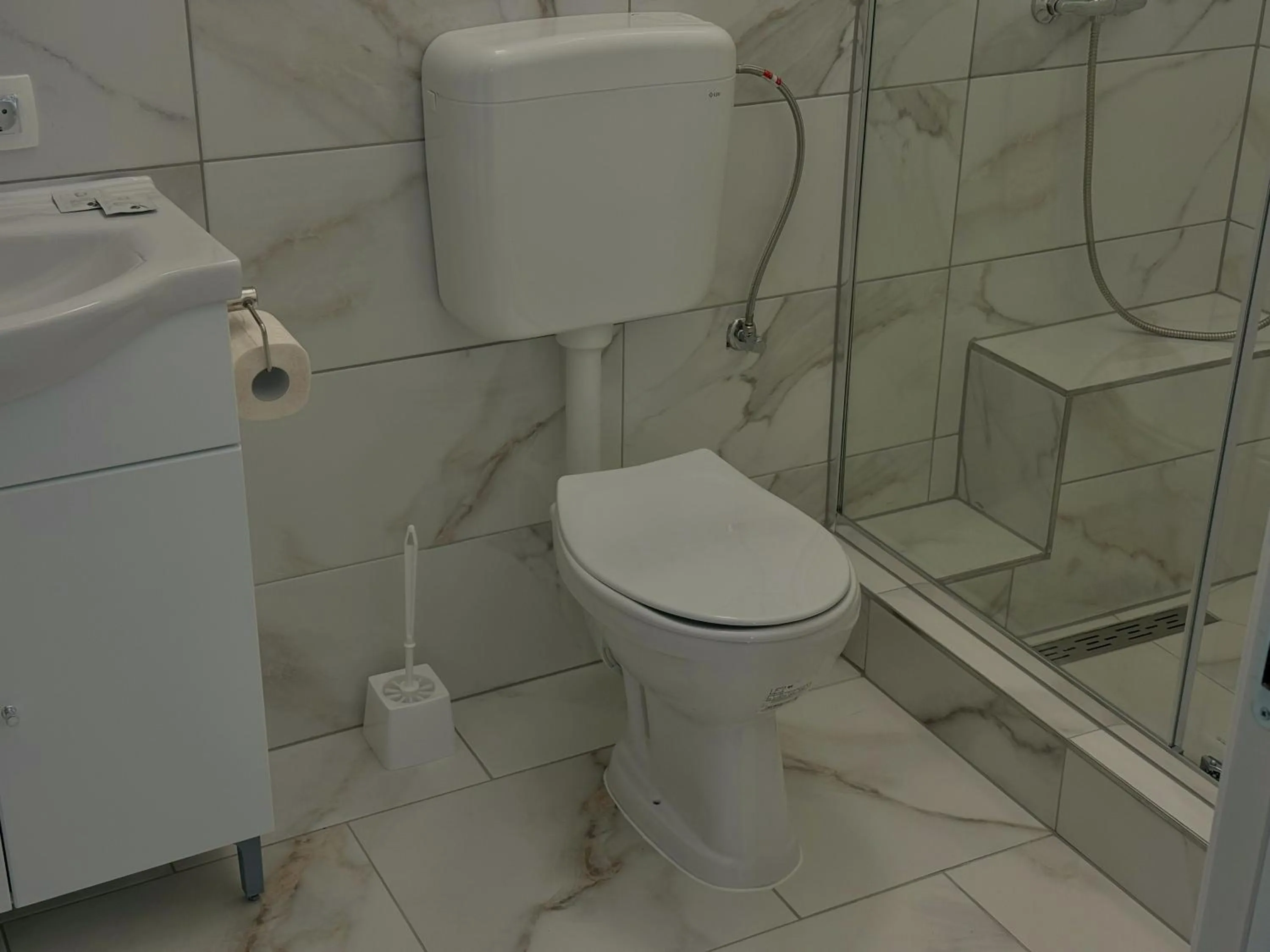 Shower in Pension Recidency
