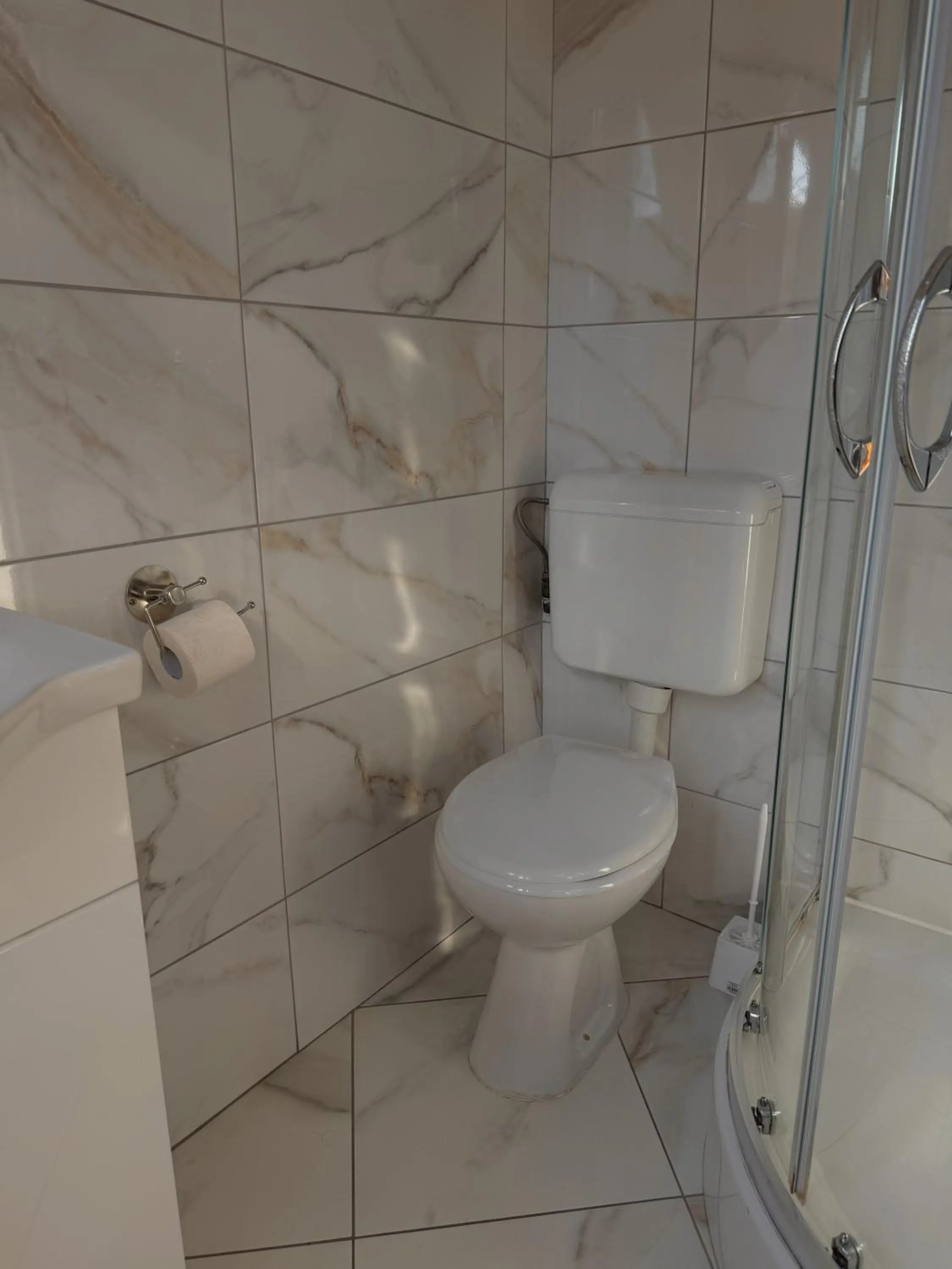 Shower in Pension Recidency