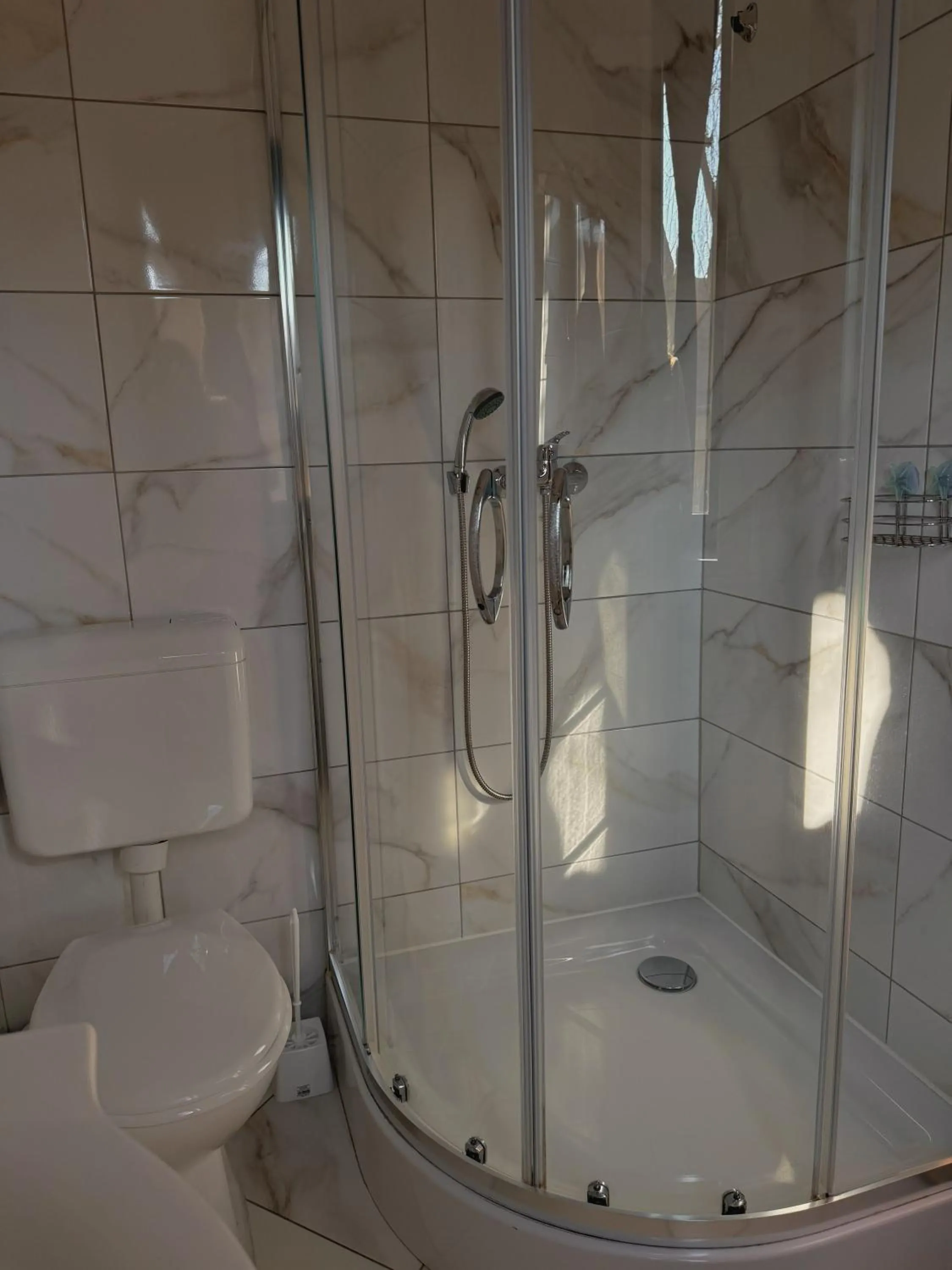 Shower in Pension Recidency