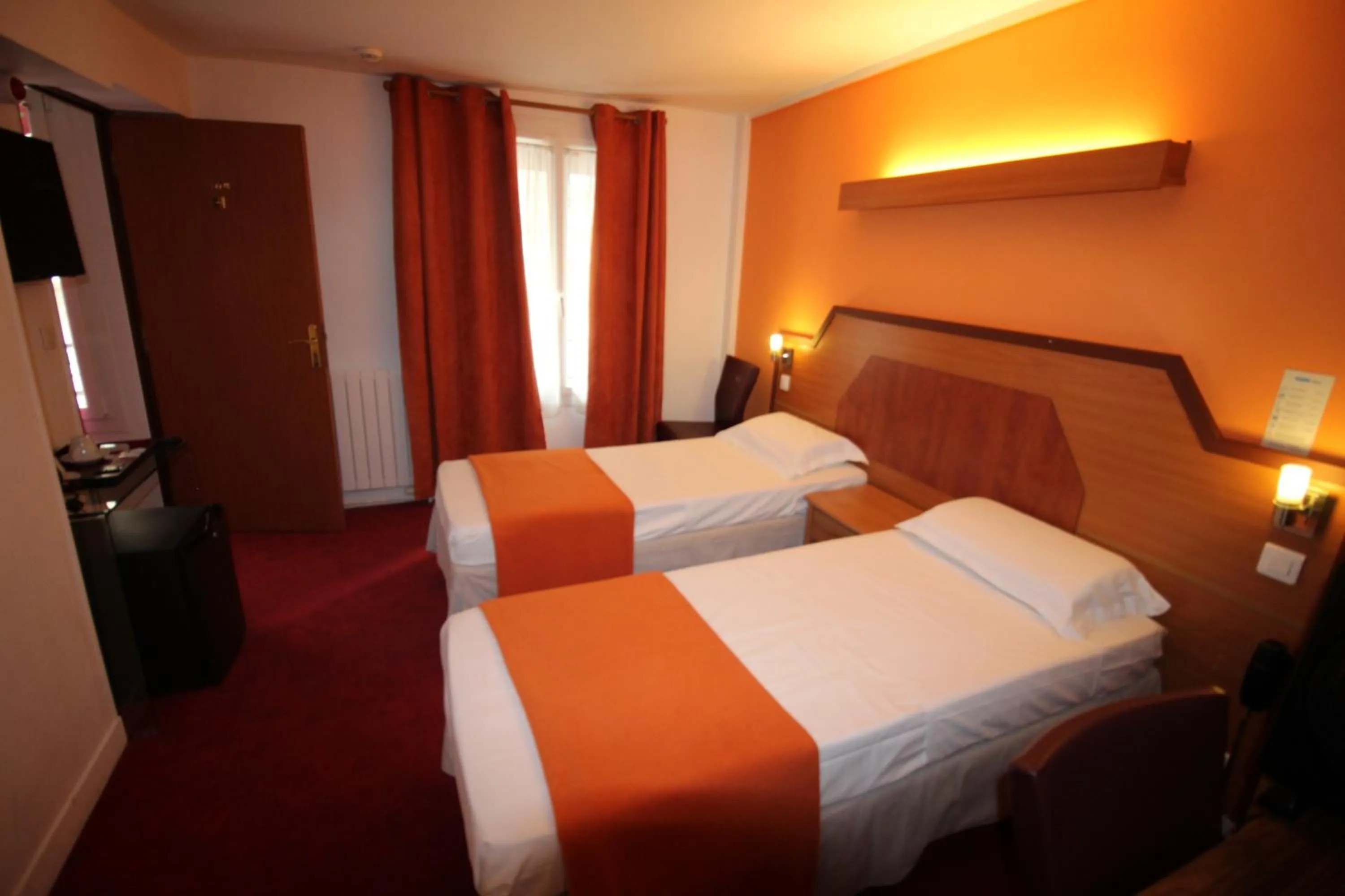 Bed in Le Nouvel Hôtel du Théâtre