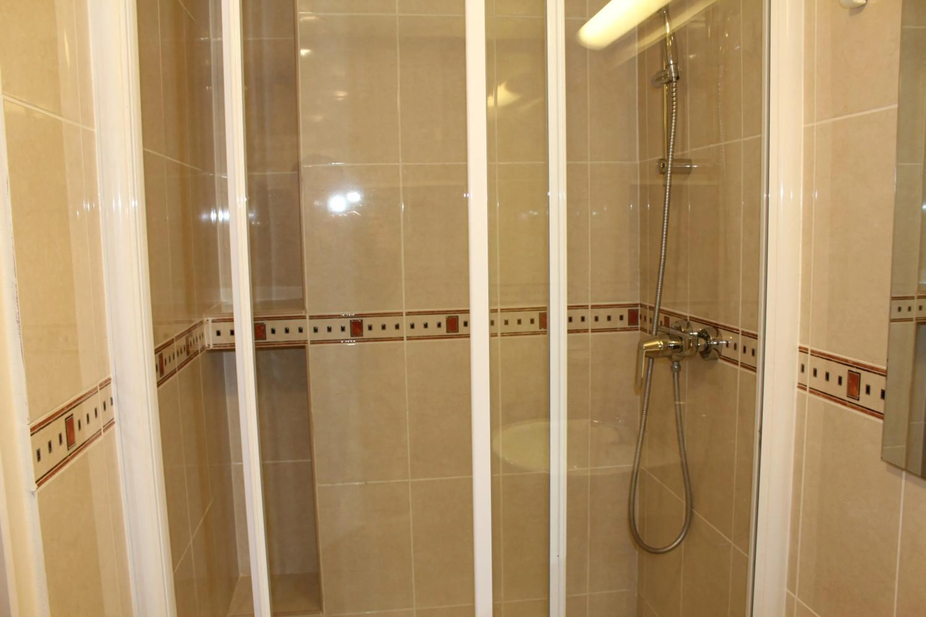 Photo of the whole room in Le Nouvel Hôtel du Théâtre