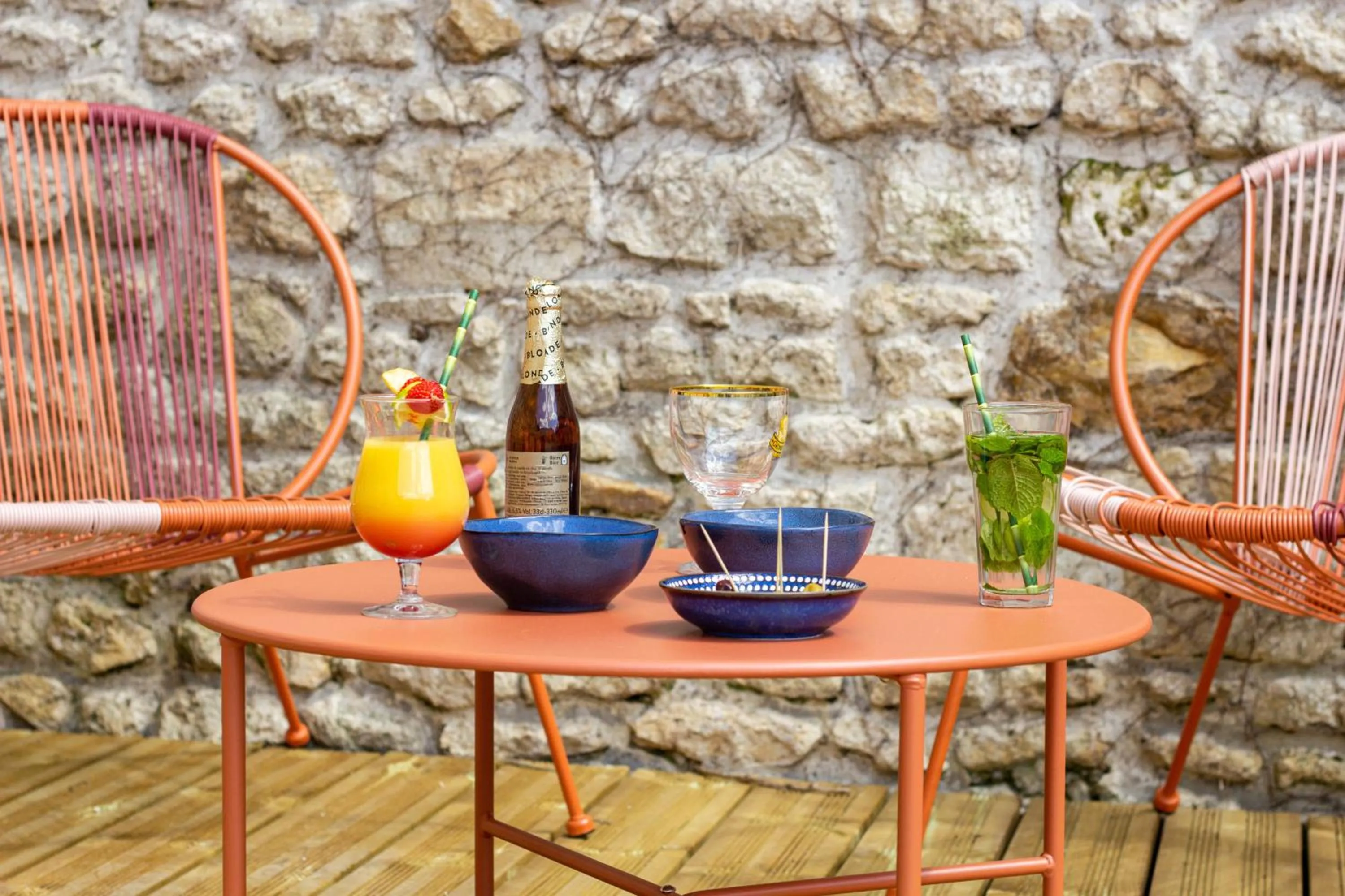 Lounge or bar in CIT'HOTEL Le Commerce