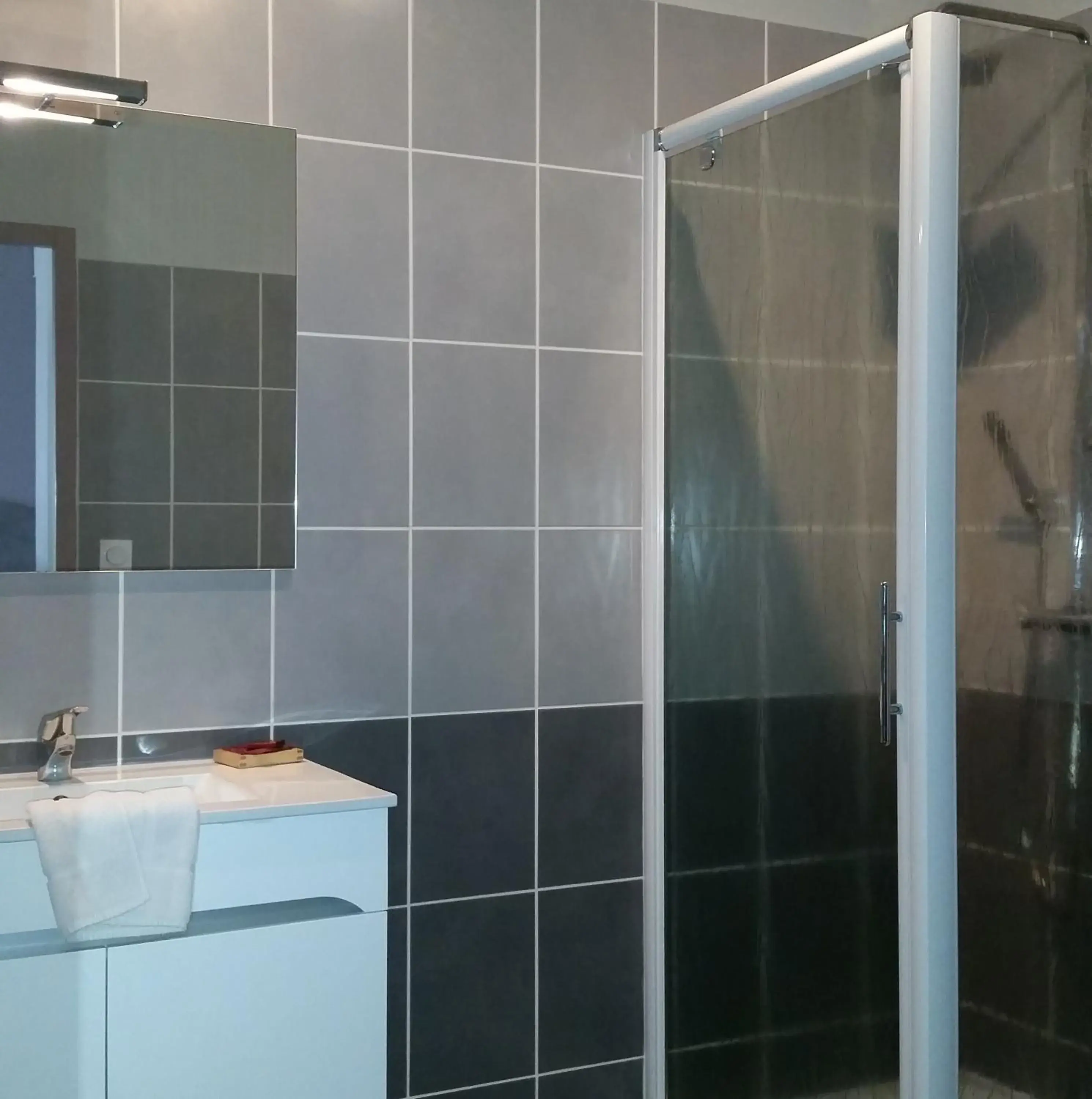 Triple Room in CIT'HOTEL Le Commerce Triple Room in CIT'HOTEL Le Commerce