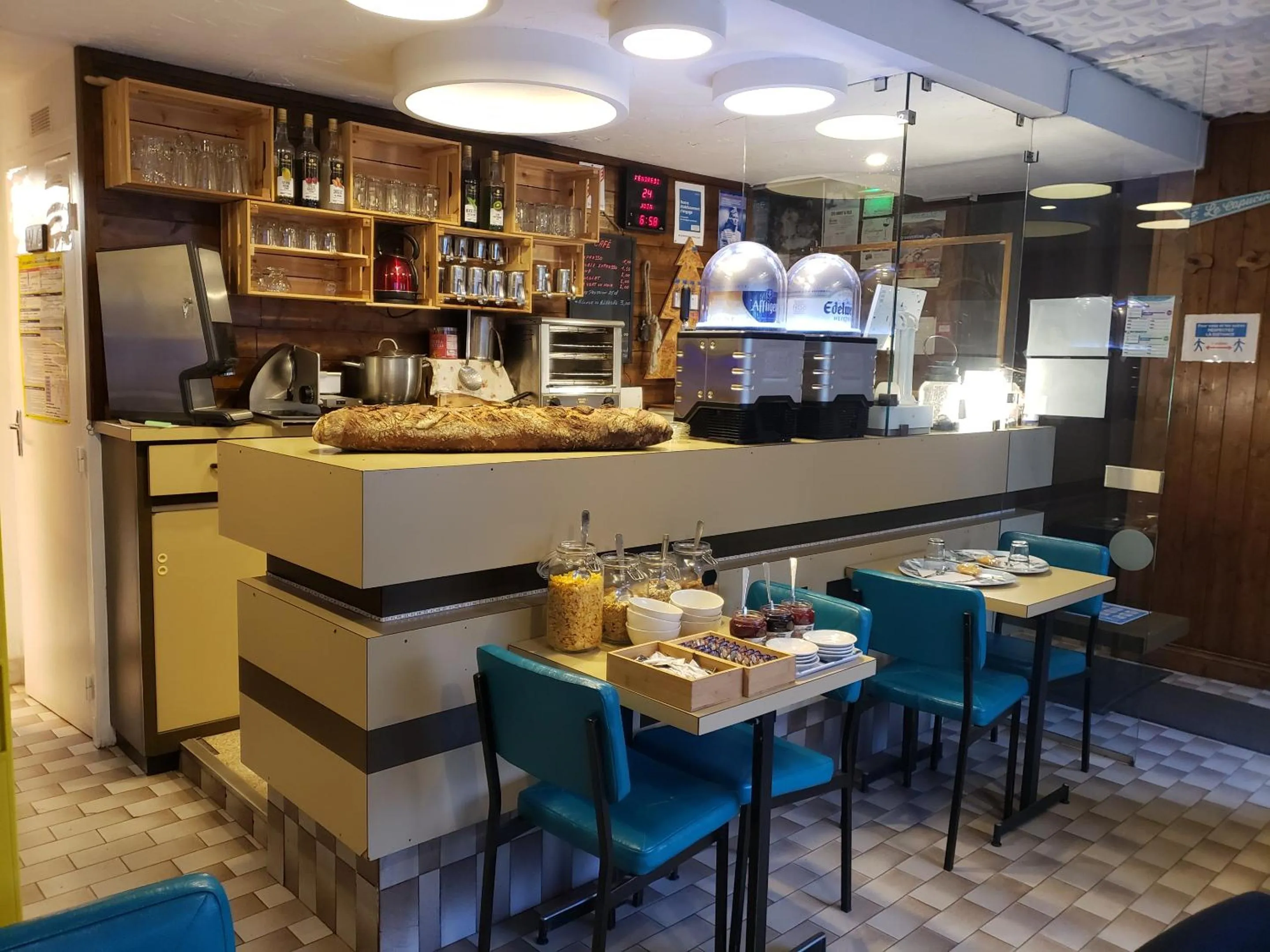 Lounge or bar in Hébergement Artense