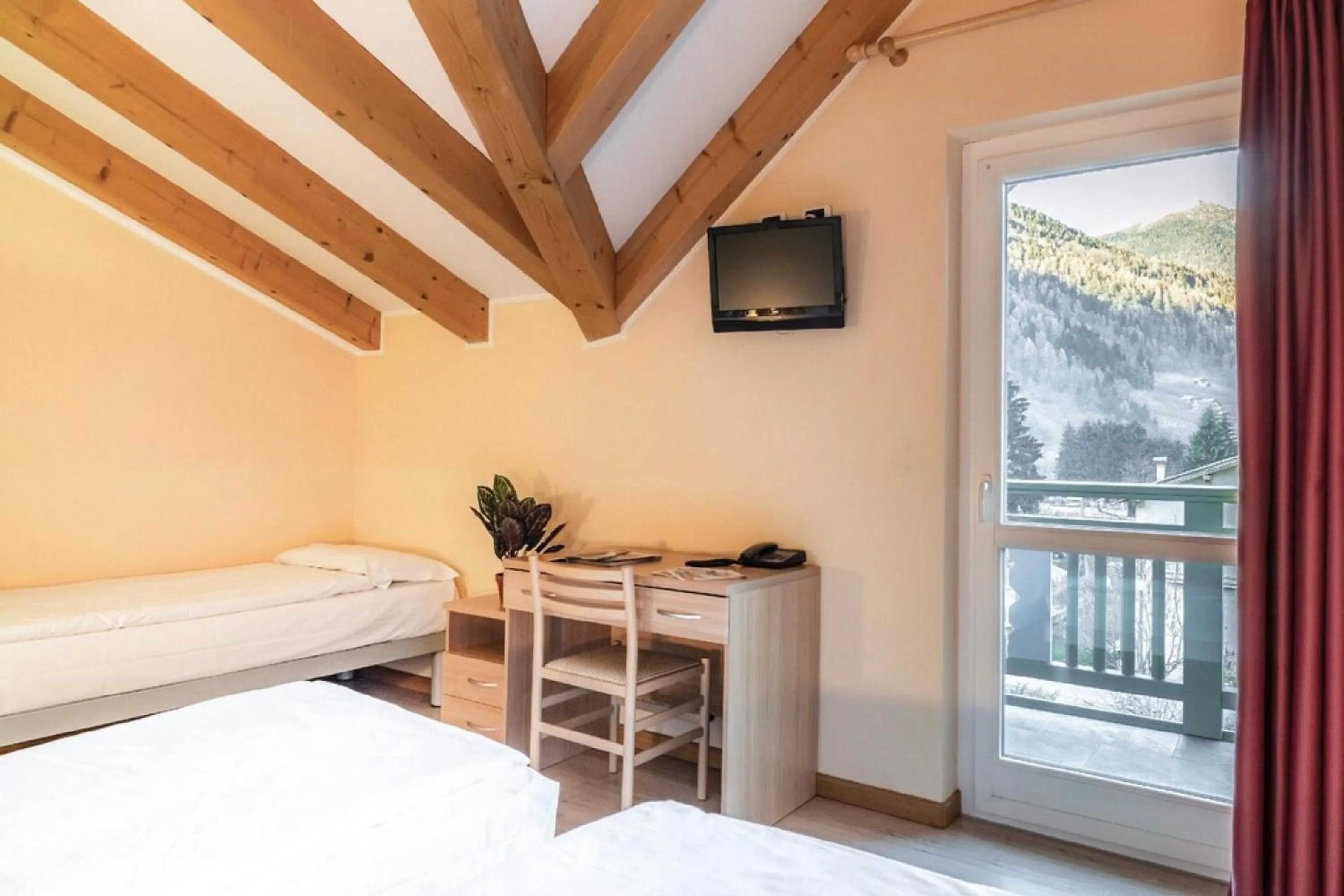 Bedroom, Bed in Hotel Garnì Maria