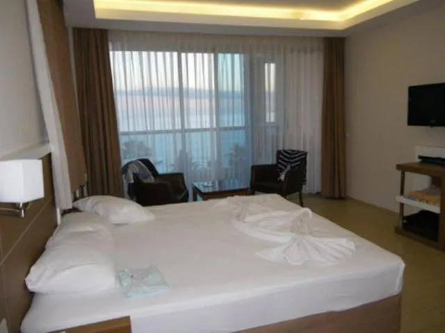 Communal lounge/ TV room in Venessa Beach Hotel