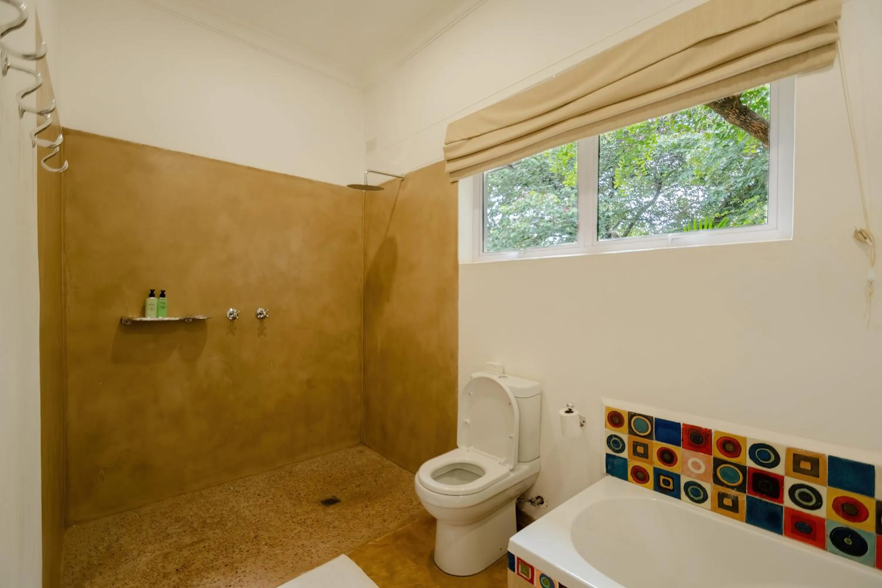 Bathroom in PheZulu Guest Lodge