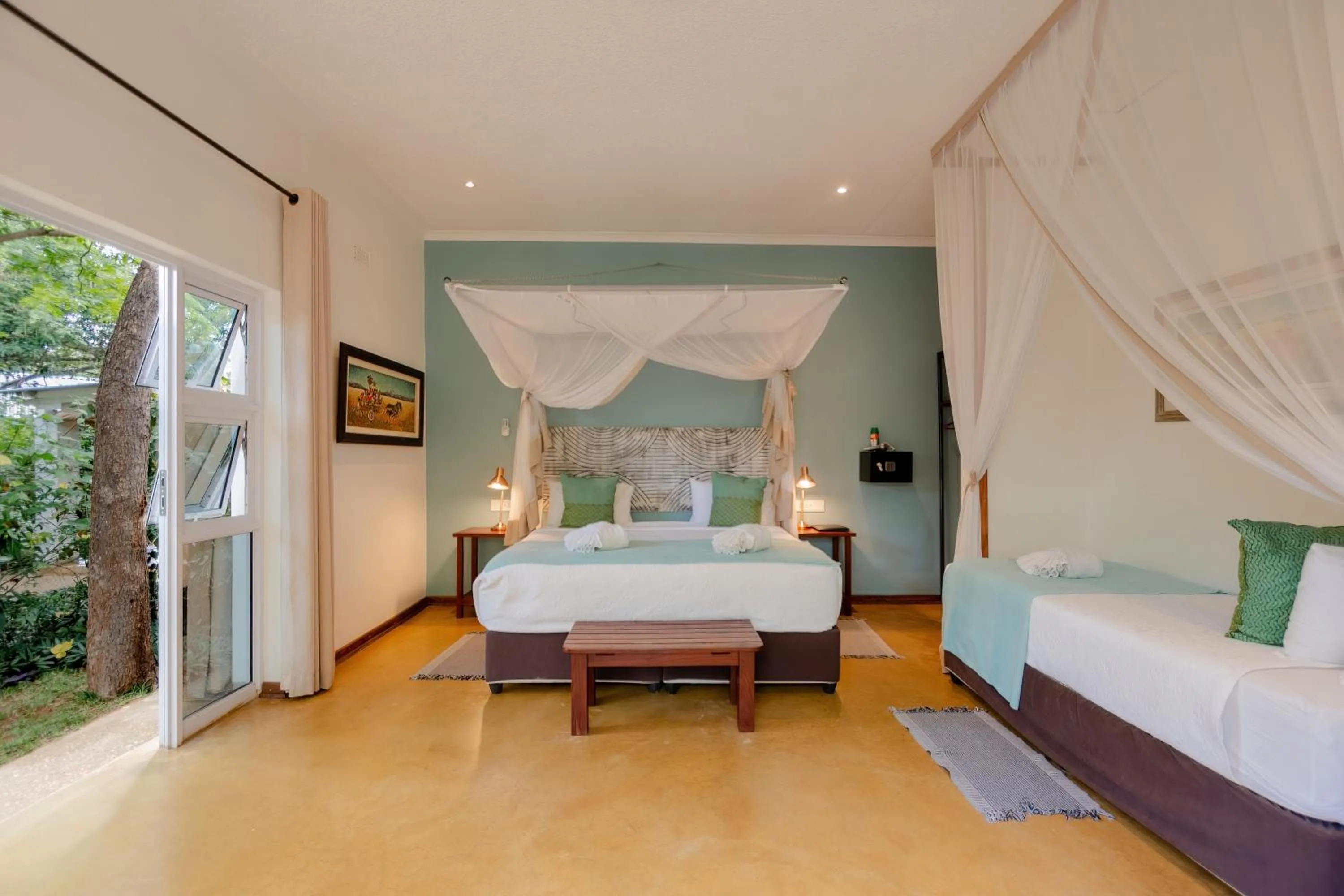 Bedroom, Bed in PheZulu Guest Lodge