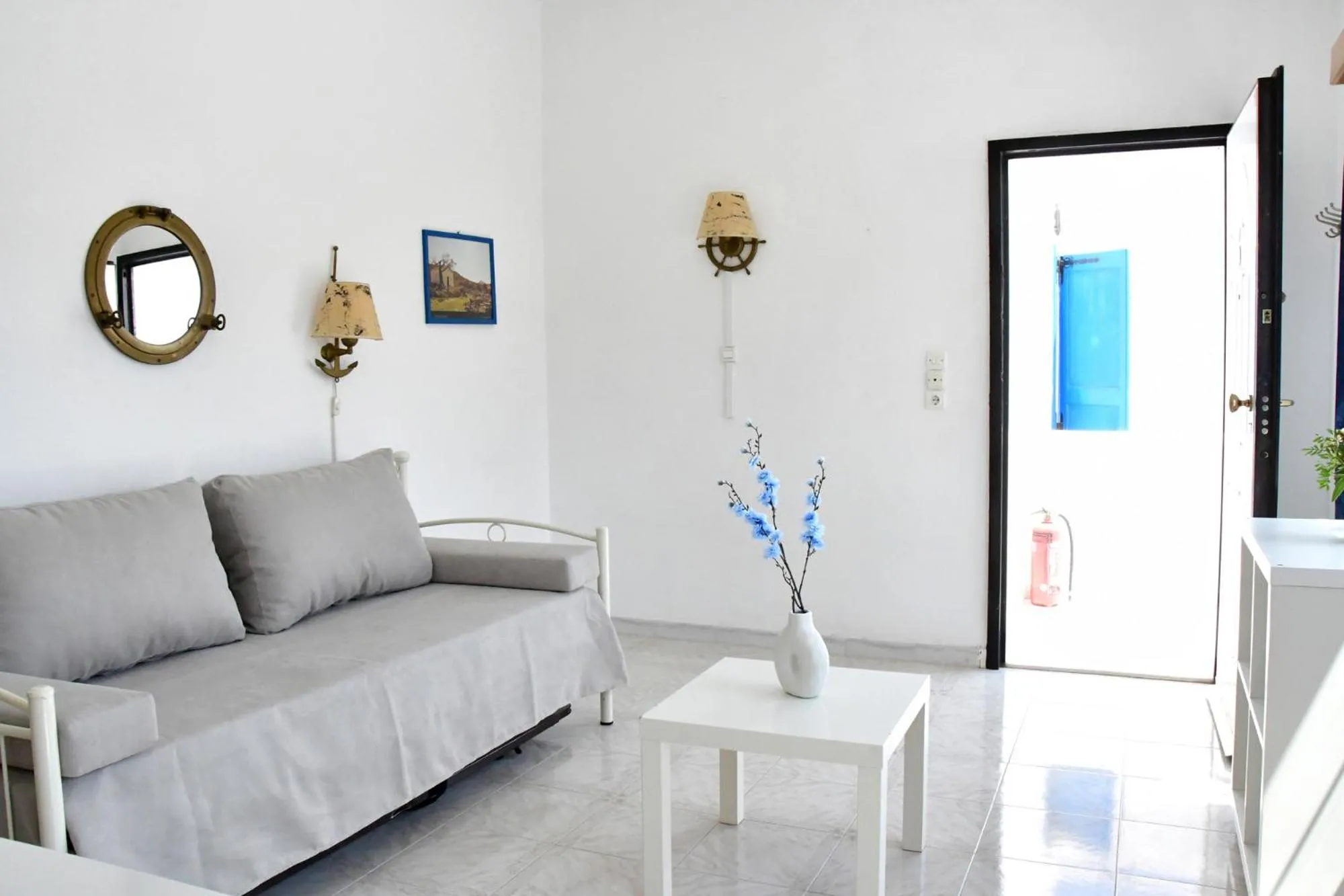 Seating area in Blue Dolphin Studios and Apartment