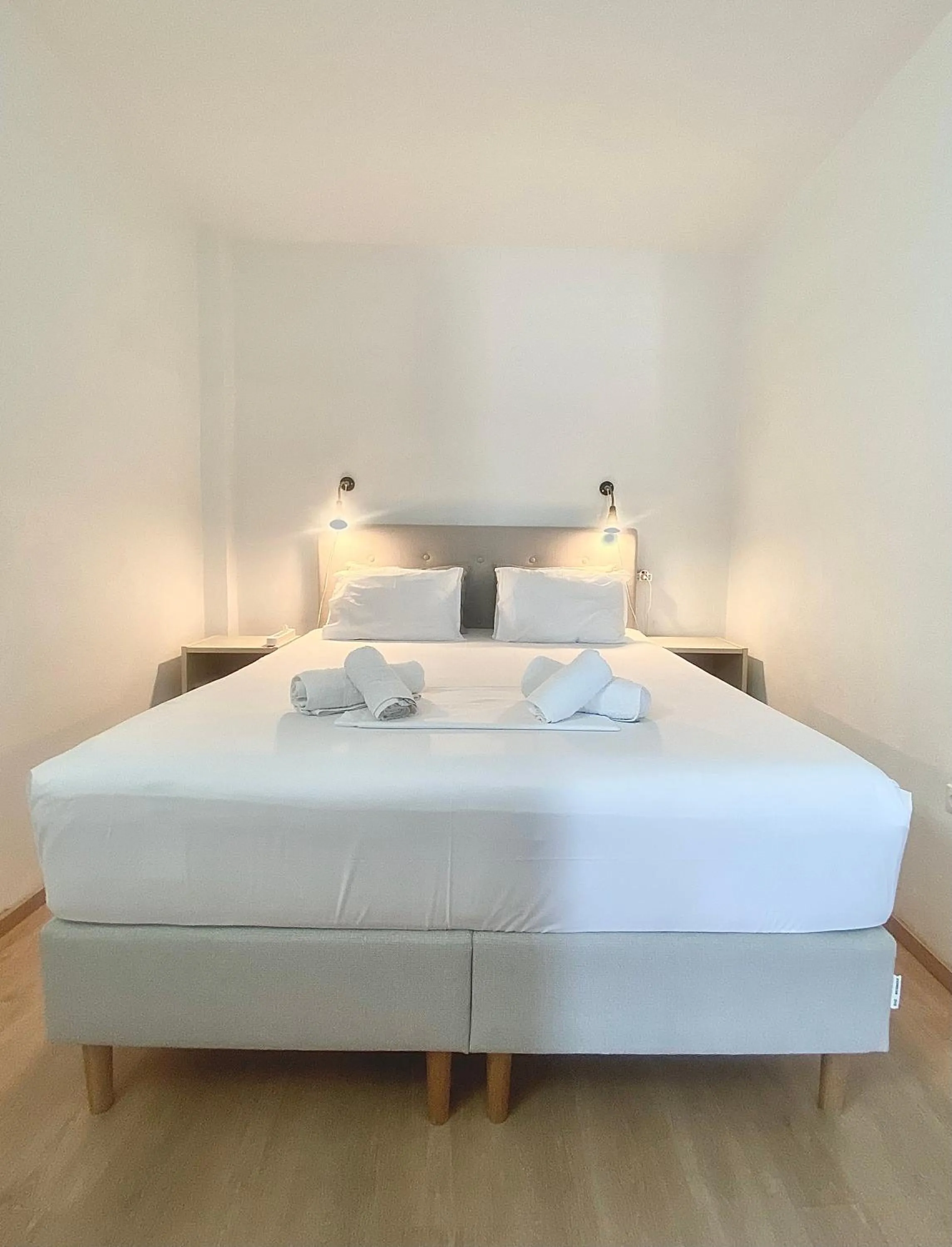 Bed in Blue Dolphin Studios and Apartment