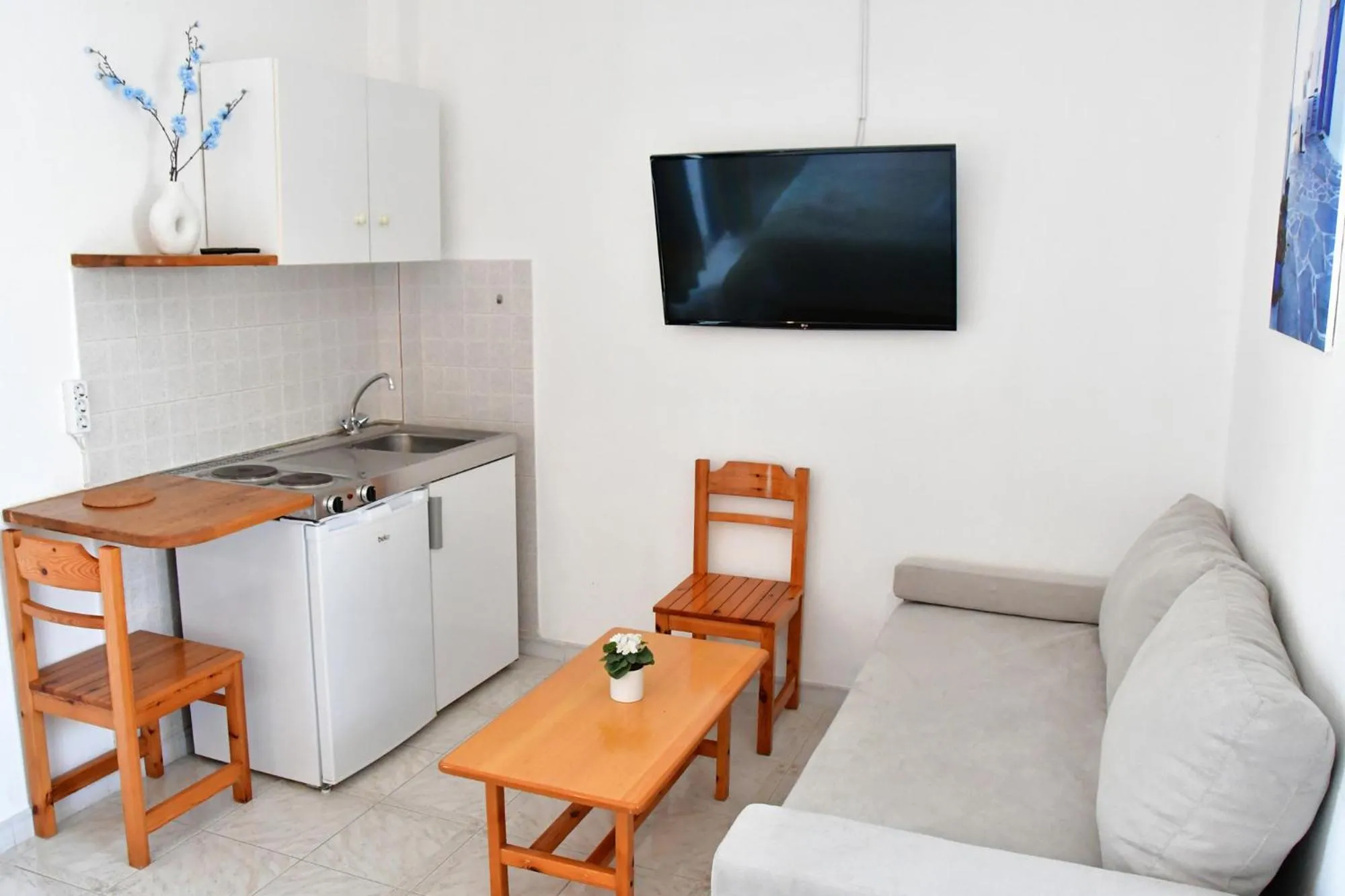 Kitchen or kitchenette in Blue Dolphin Studios and Apartment
