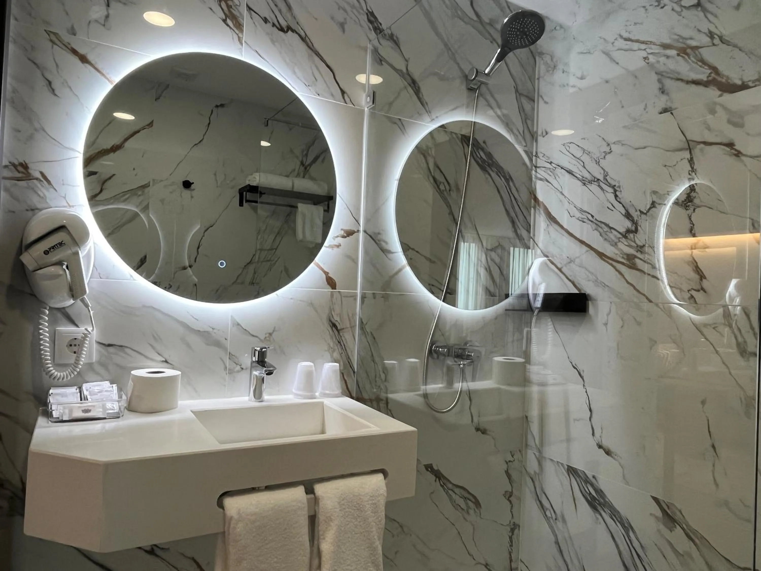 Bathroom in Hotel 4 Estações