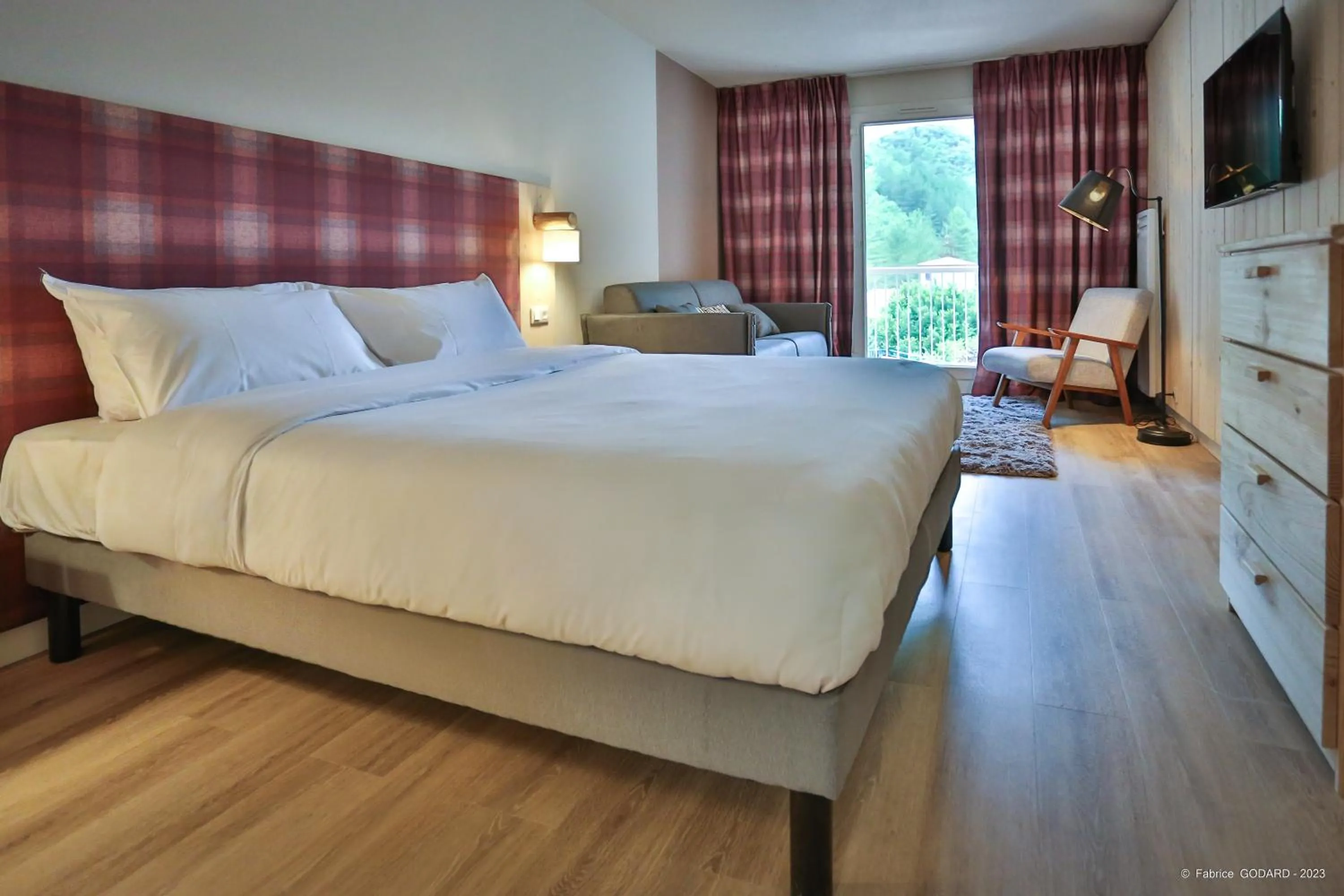 Photo of the whole room, Bed in Hôtel Le Refuge des Sources