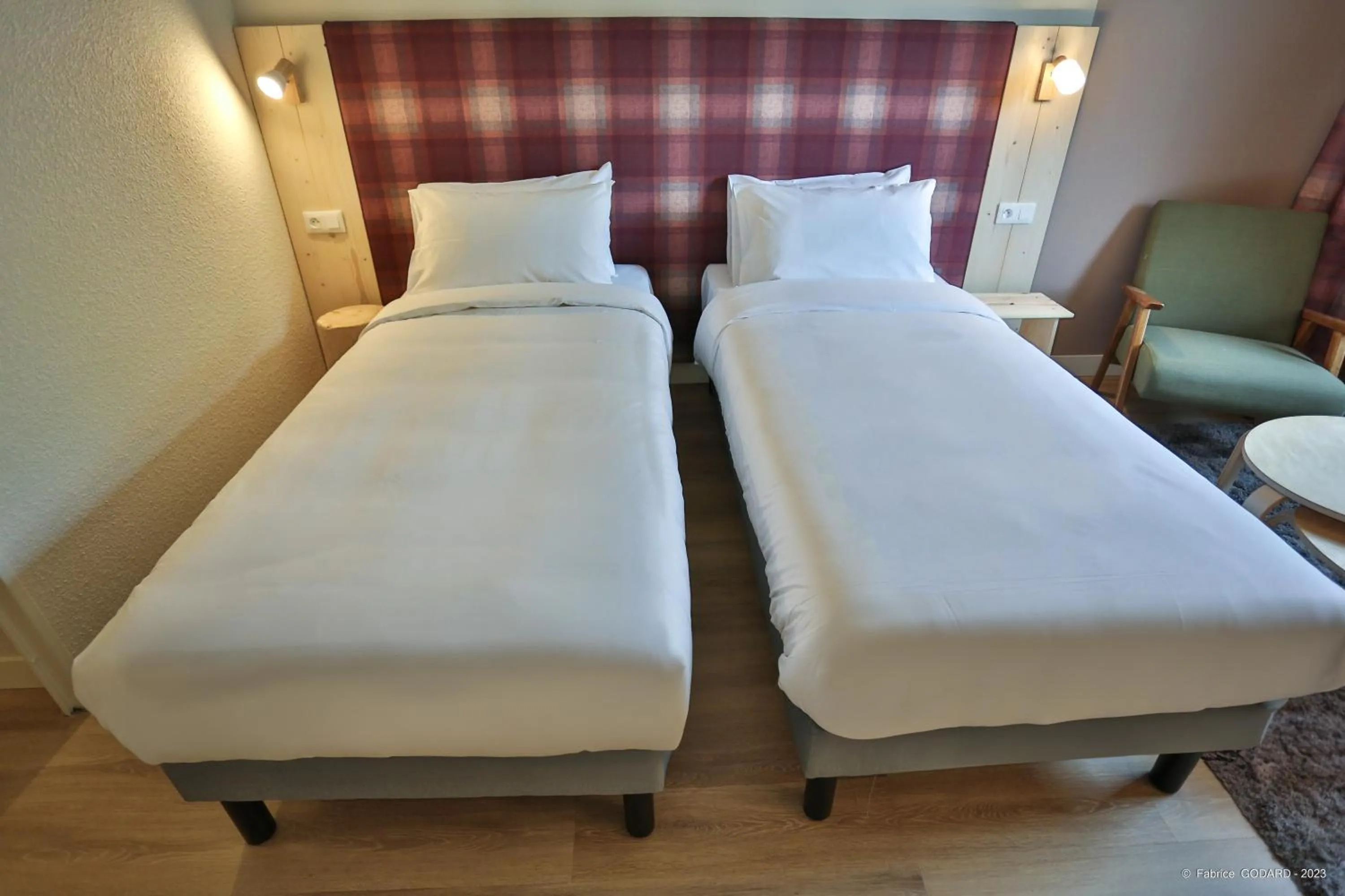 Photo of the whole room, Bed in Hôtel Le Refuge des Sources