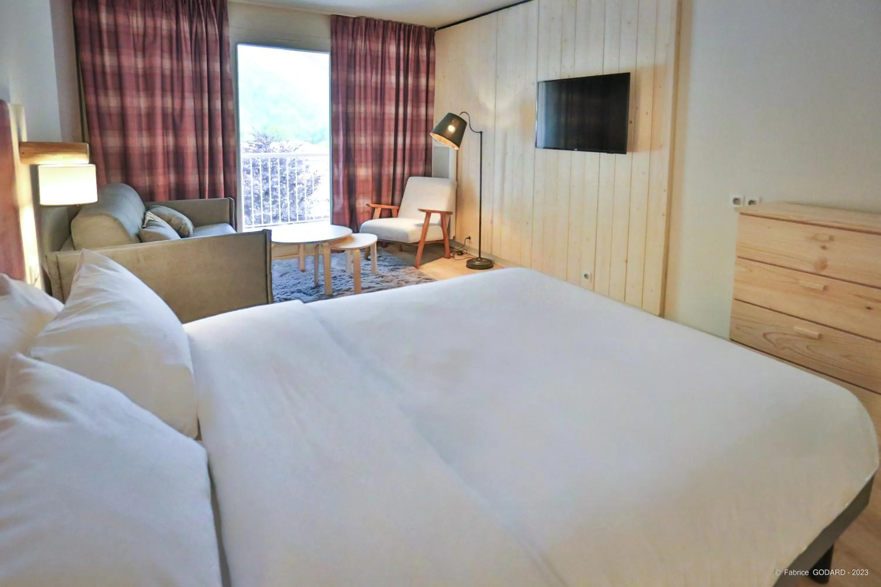 Photo of the whole room, Bed in Hôtel Le Refuge des Sources