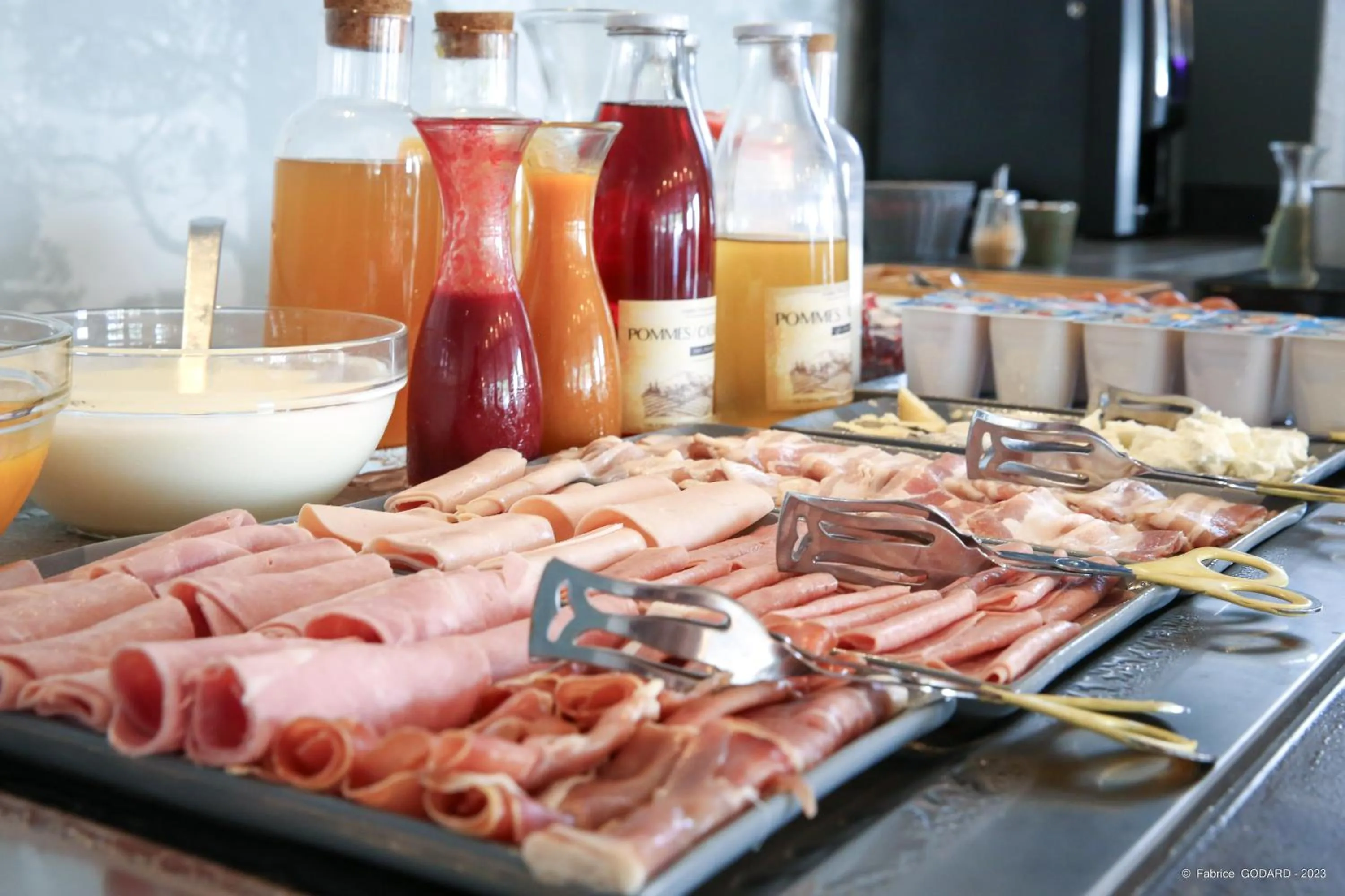 Breakfast in Hôtel Le Refuge des Sources