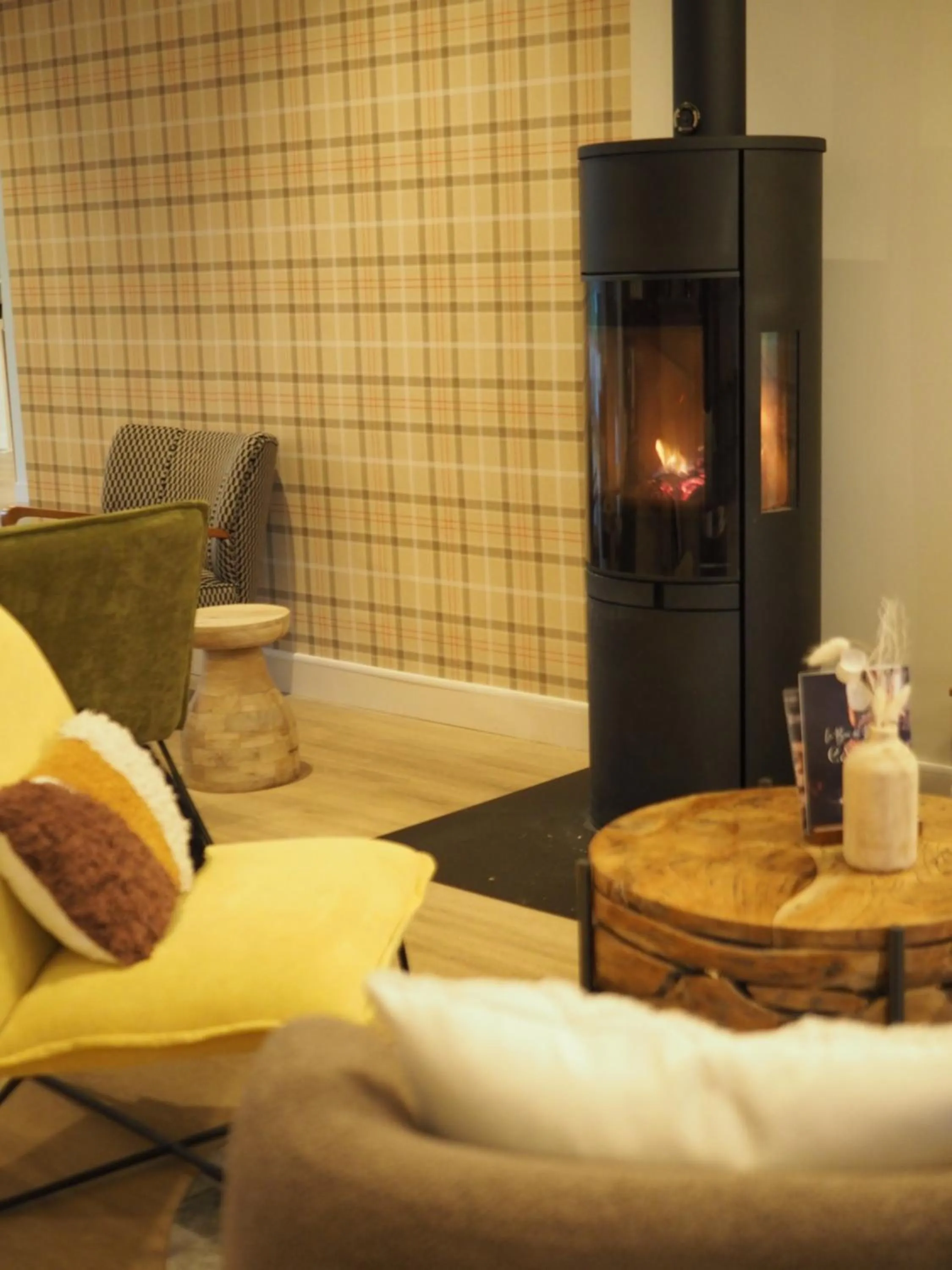 Lounge or bar in Hôtel Le Refuge des Sources