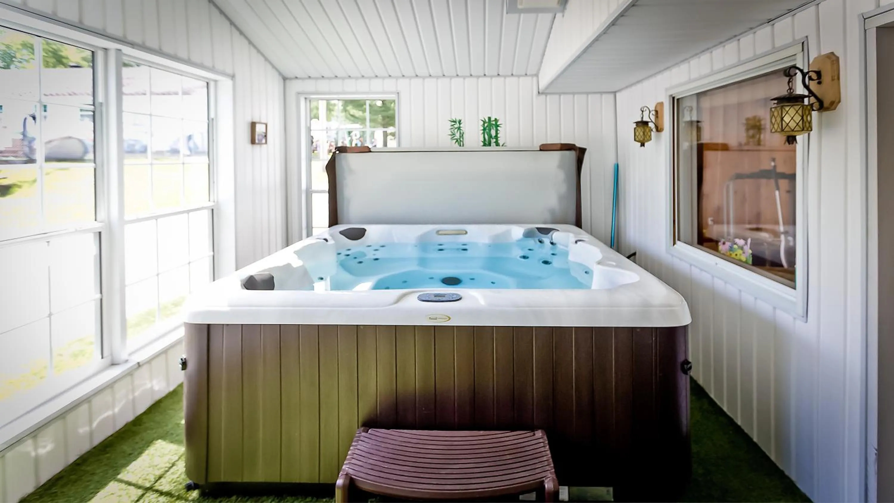 Hot Tub in Auberge Papillon Lune