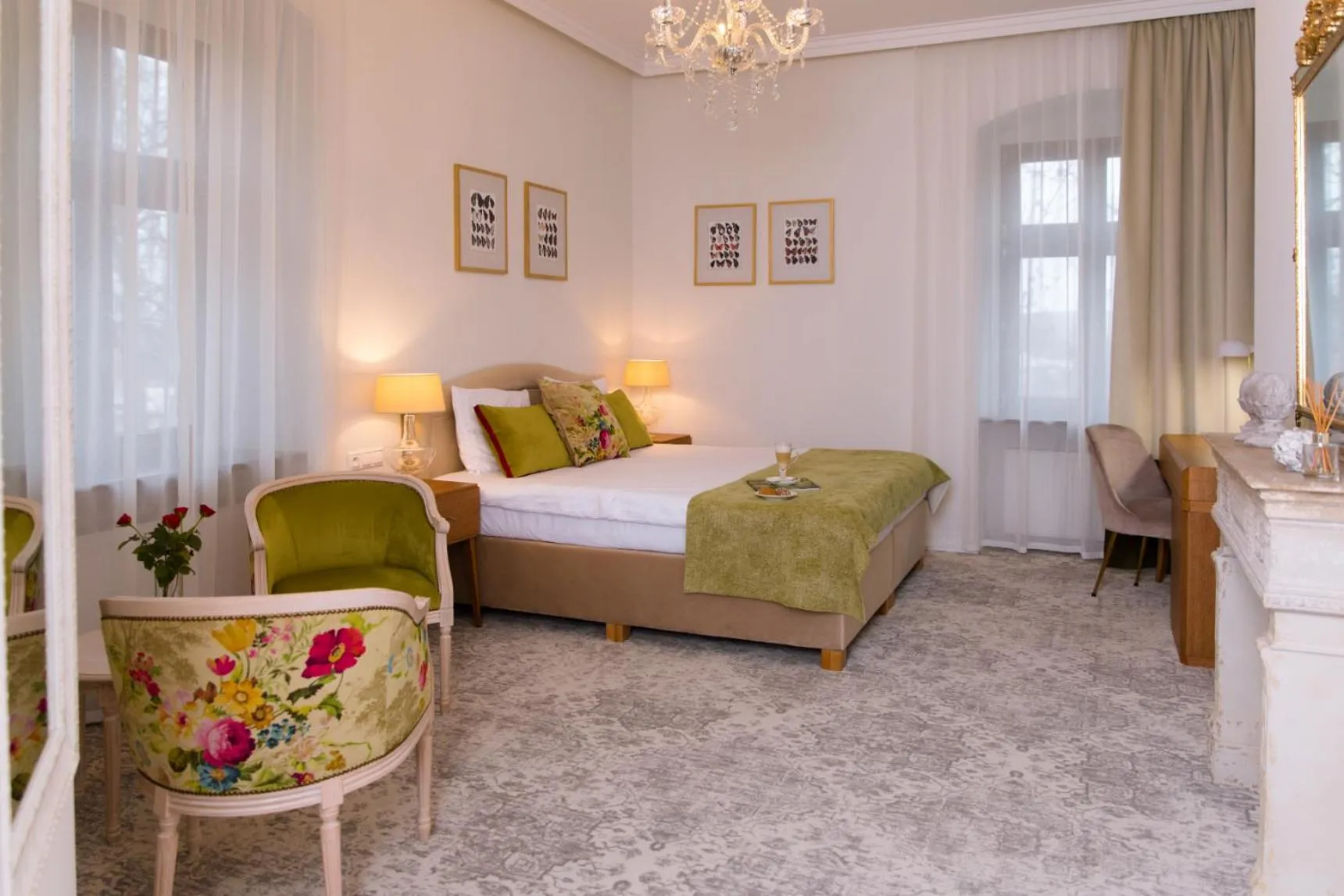 Photo of the whole room, Bed in Pałac Mojęcice