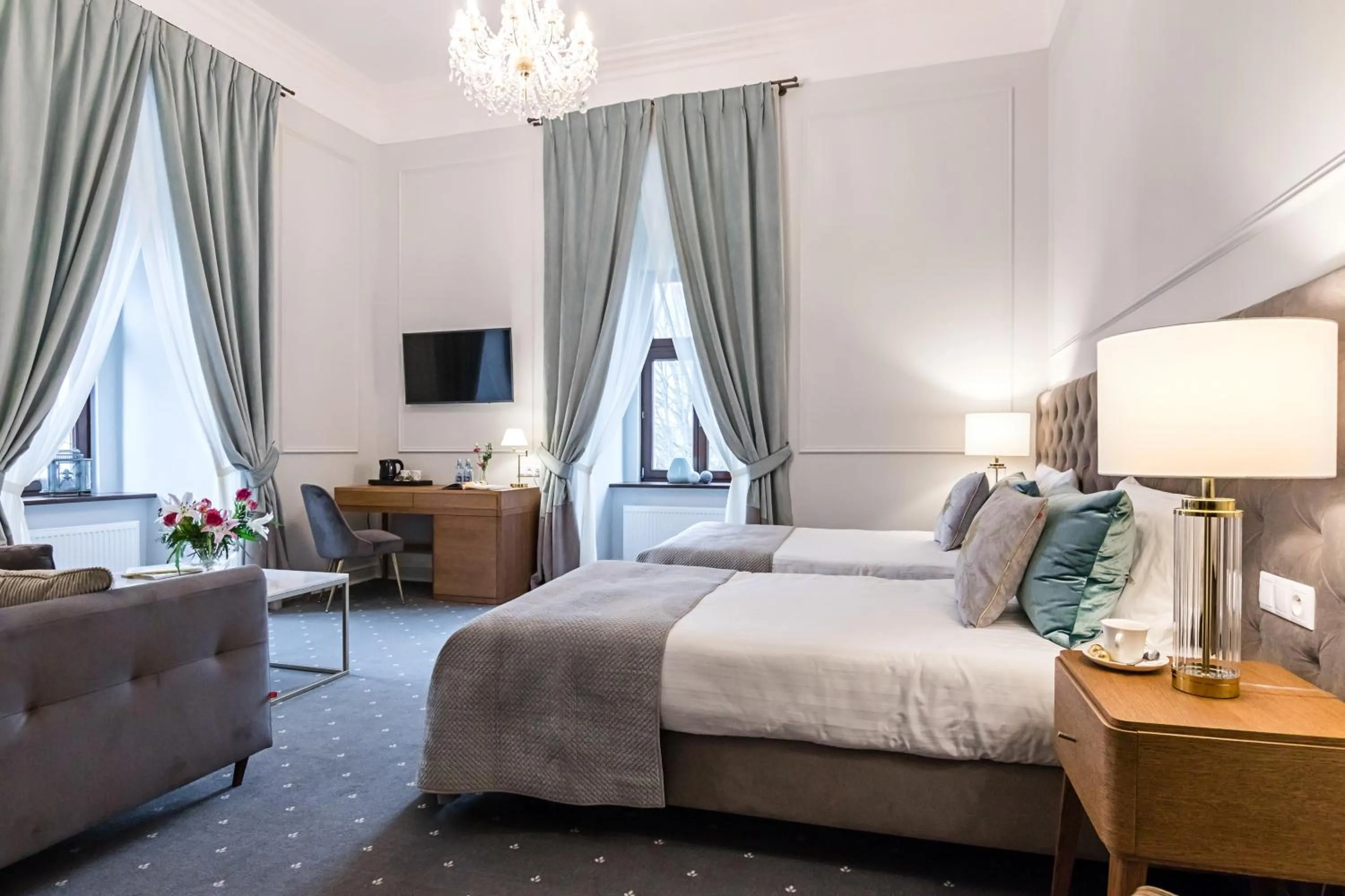 Photo of the whole room, Bed in Pałac Mojęcice