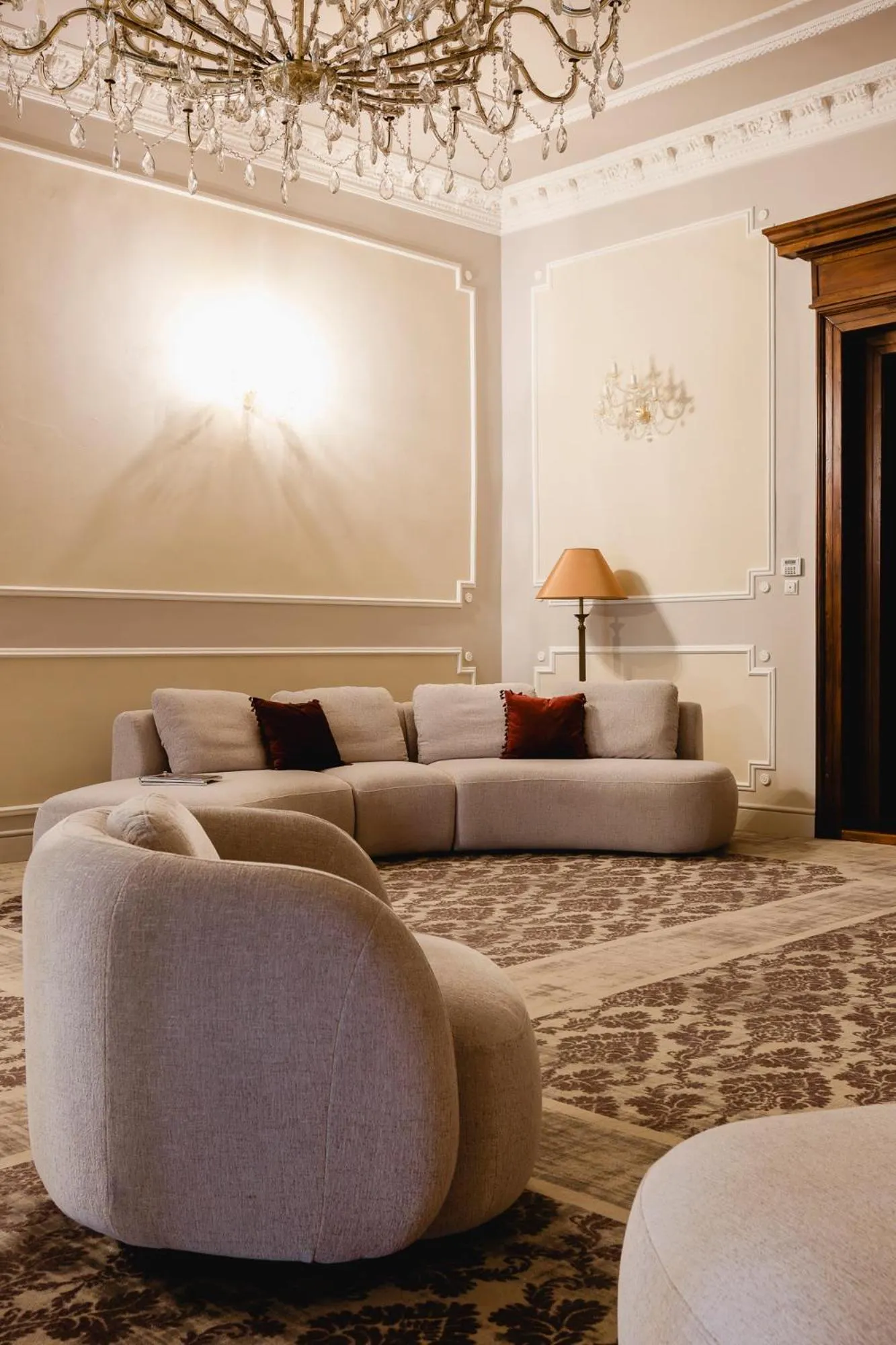 Seating area in Pałac Mojęcice