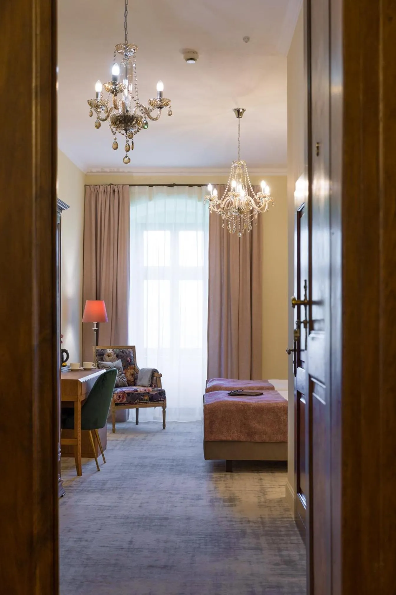 Photo of the whole room, Bed in Pałac Mojęcice