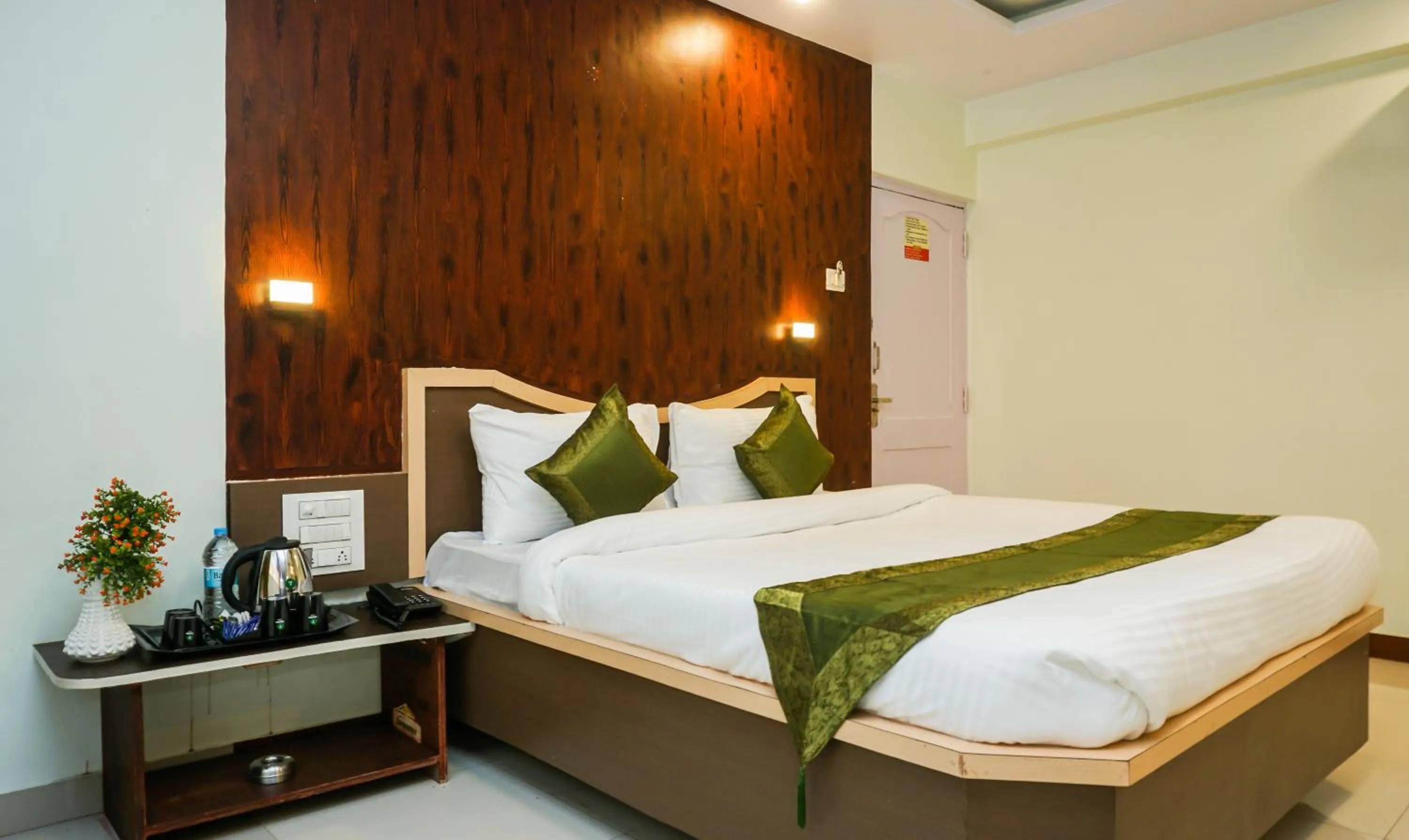 Bedroom, Bed in Treebo Hillway Inn Main Market