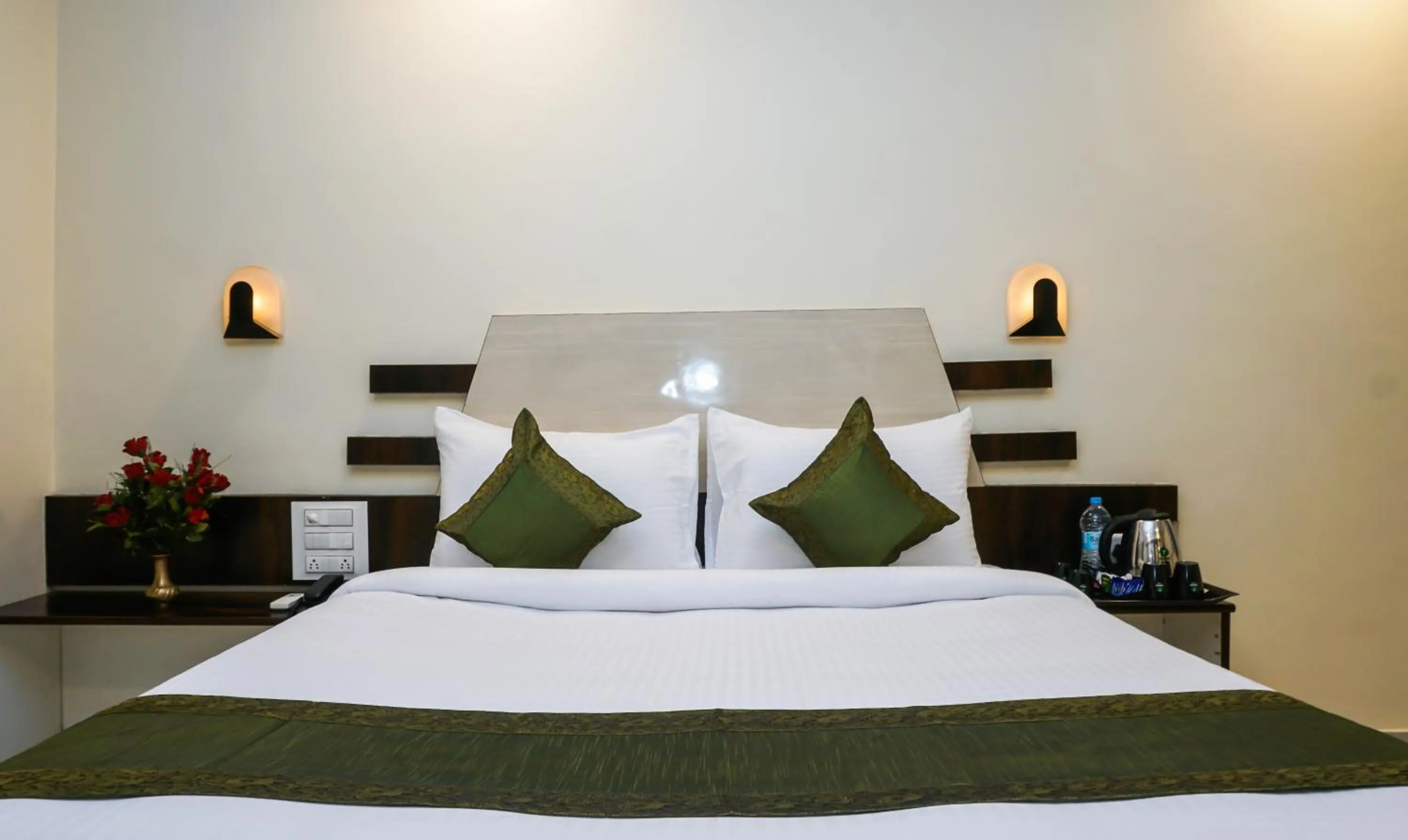 Bedroom, Bed in Treebo Hillway Inn Main Market