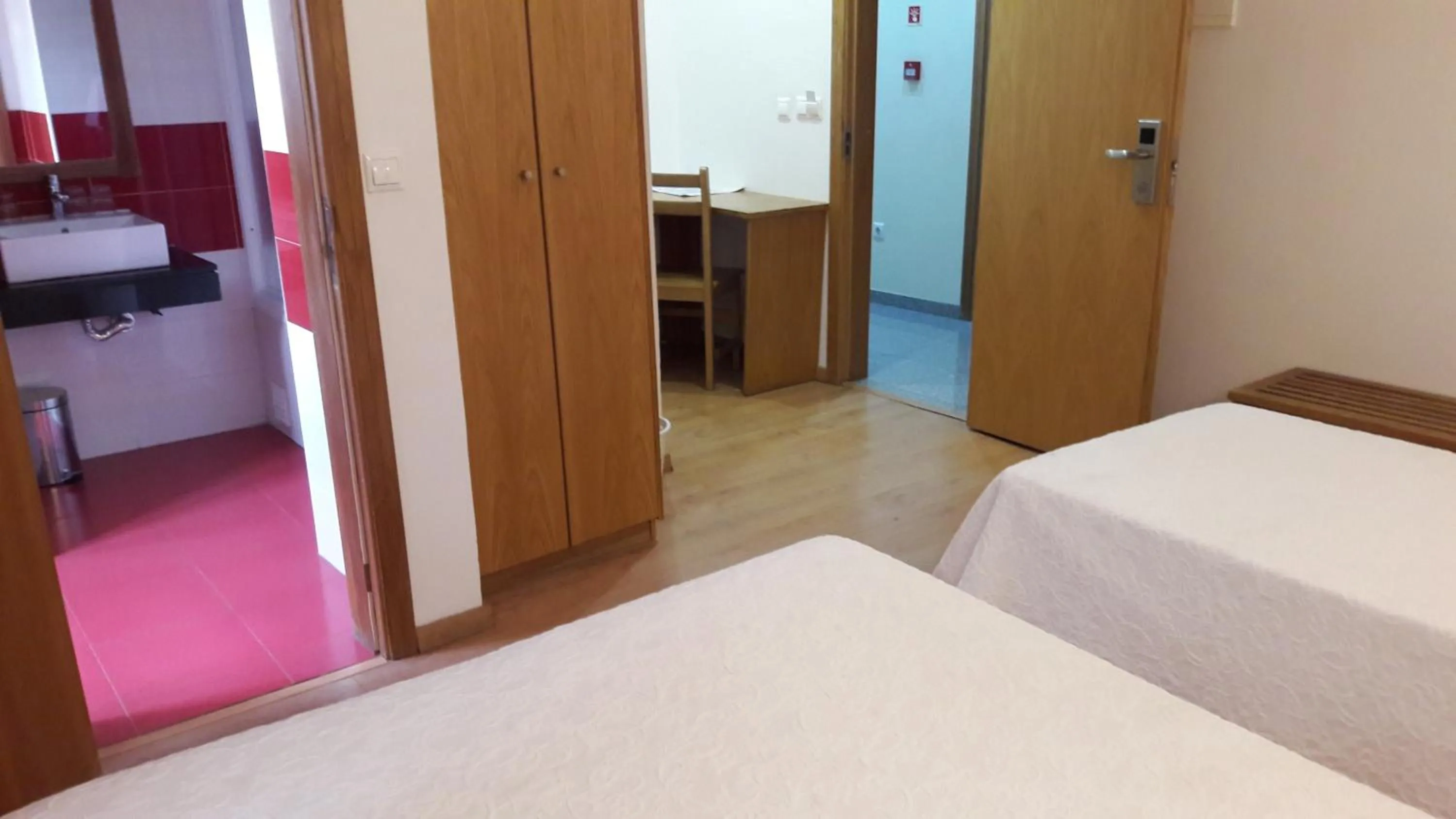 Bedroom, Bed in Hotel Alicante Lisboa