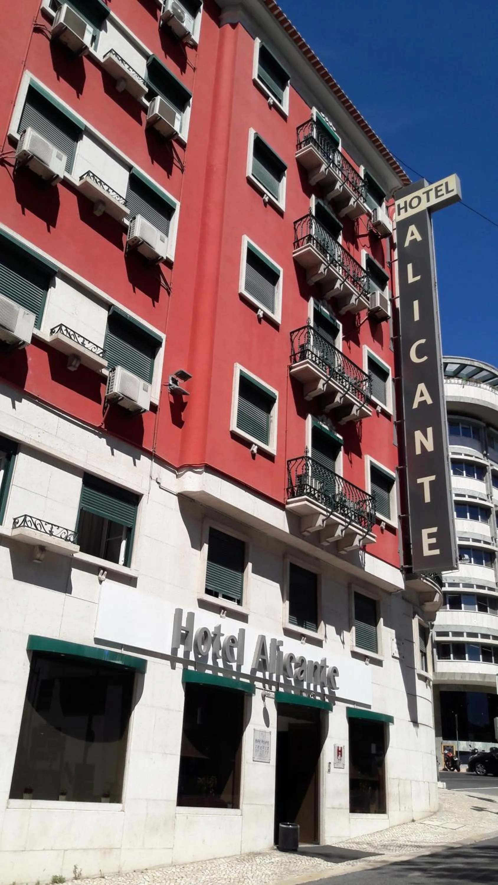 Property building in Hotel Alicante Lisboa