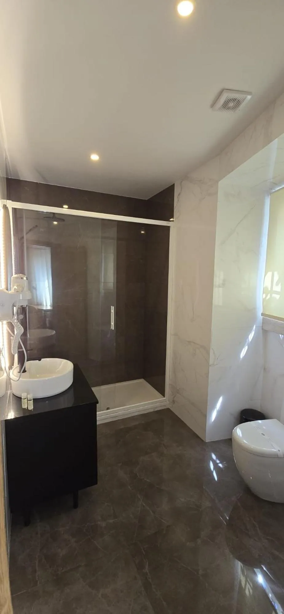 Shower in Hotel Alicante Lisboa