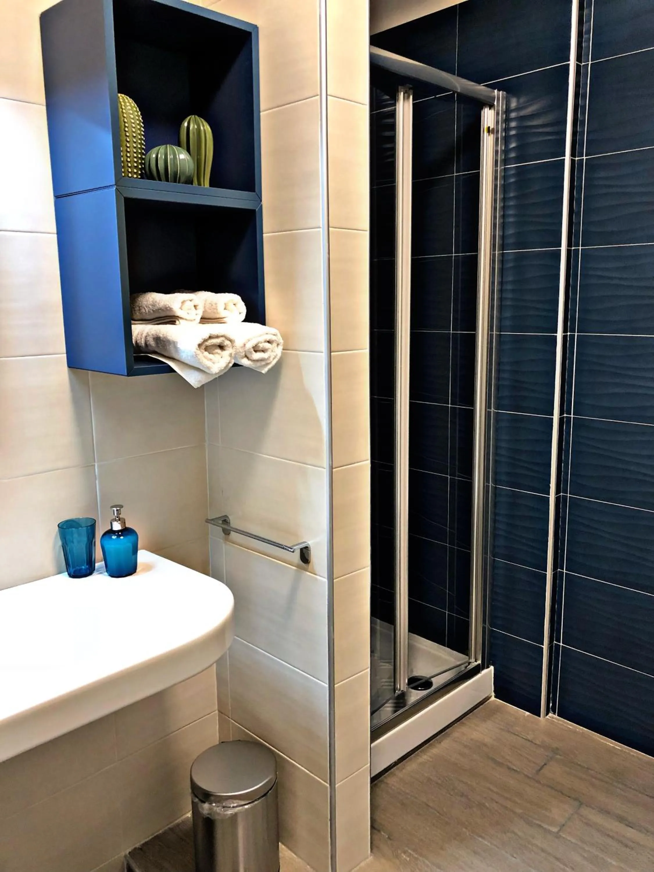 Shower in Napoli City Inn