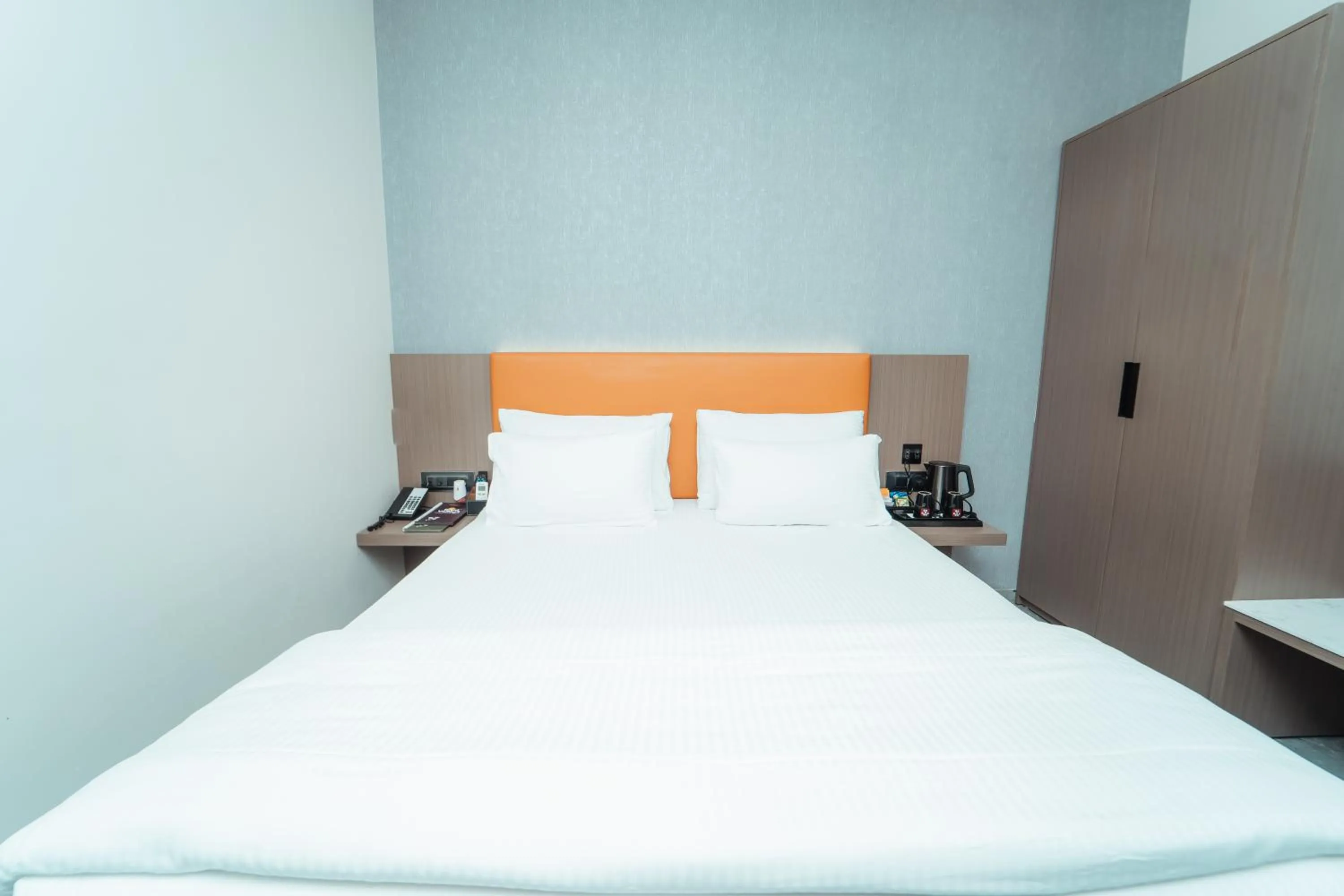 Bed in Mastiff Hotel Chinchwad by OTHPL