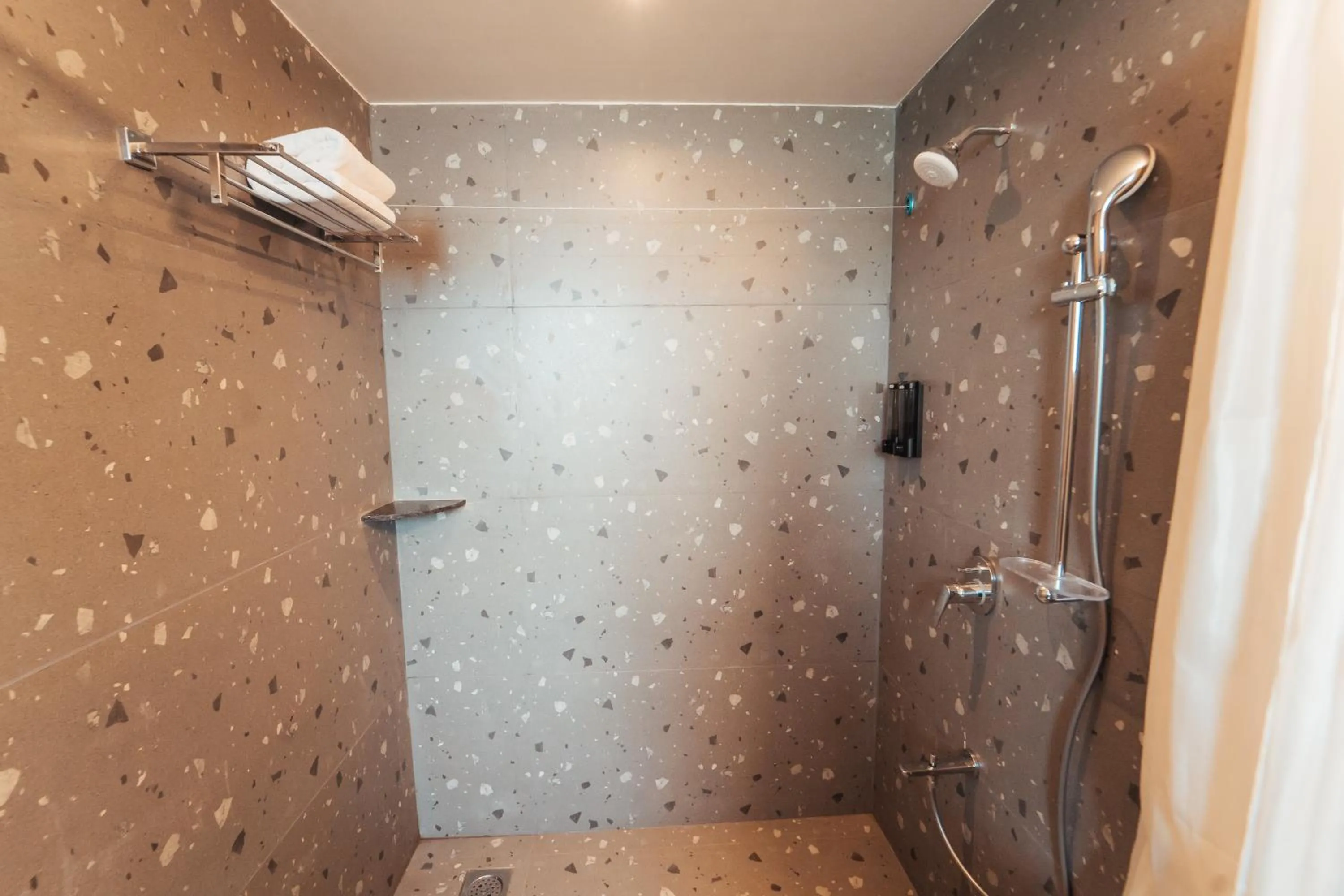 Mastiff Hotel Chinchwad by OTHPL