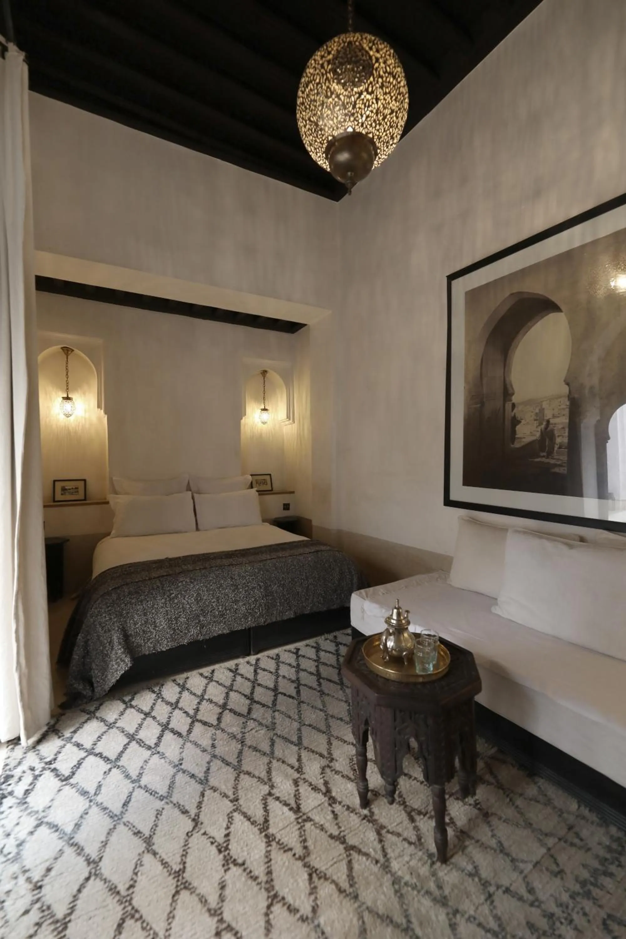 Photo of the whole room, Bed in Riad Azzouna 13