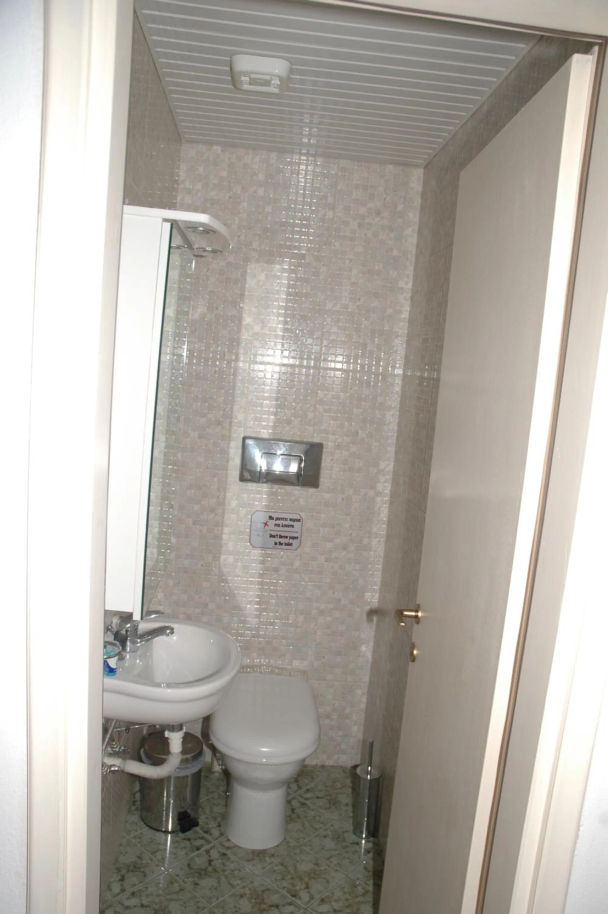 Toilet in Agnanti Hotel