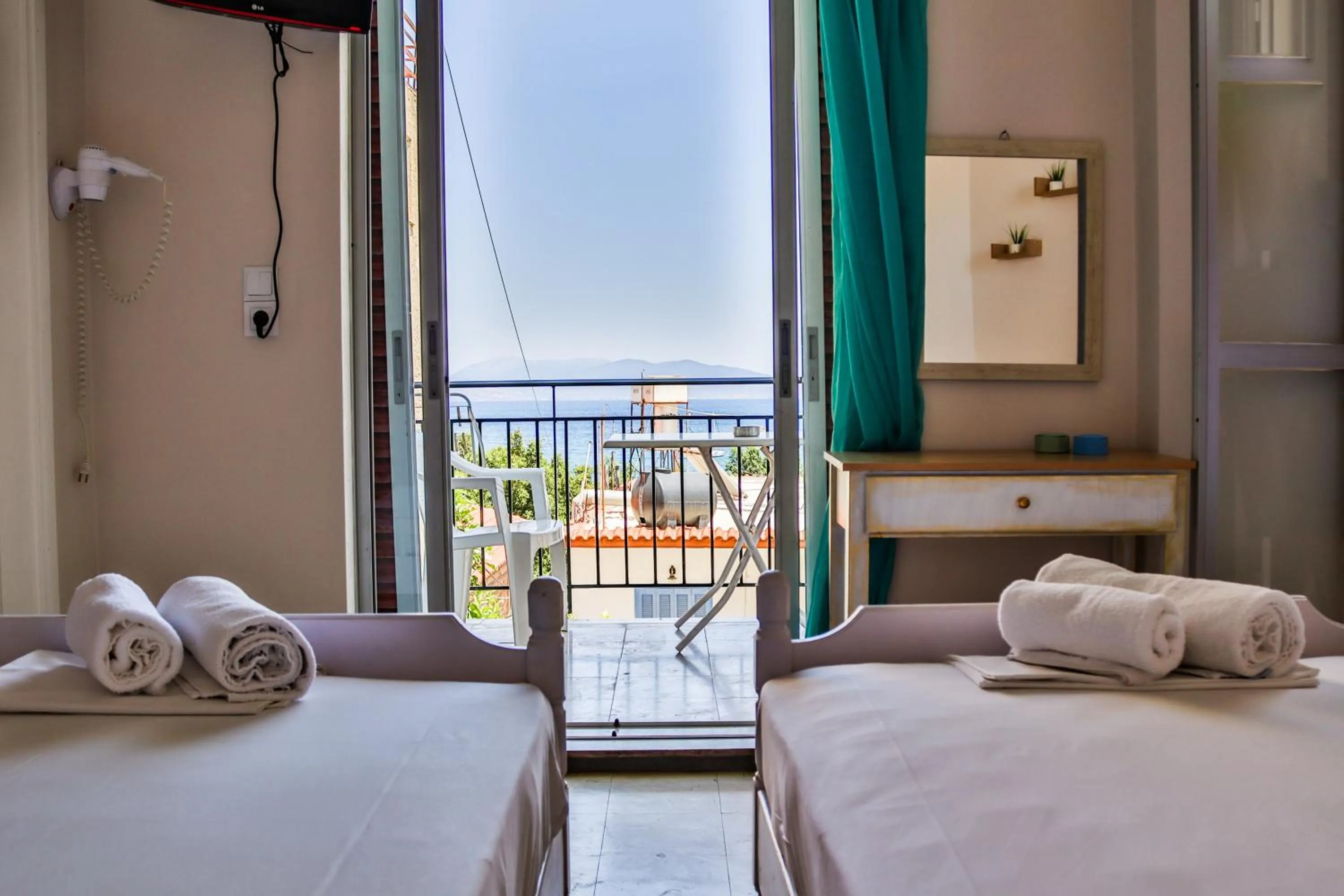 Balcony/Terrace, Bed in Bob's Apartments