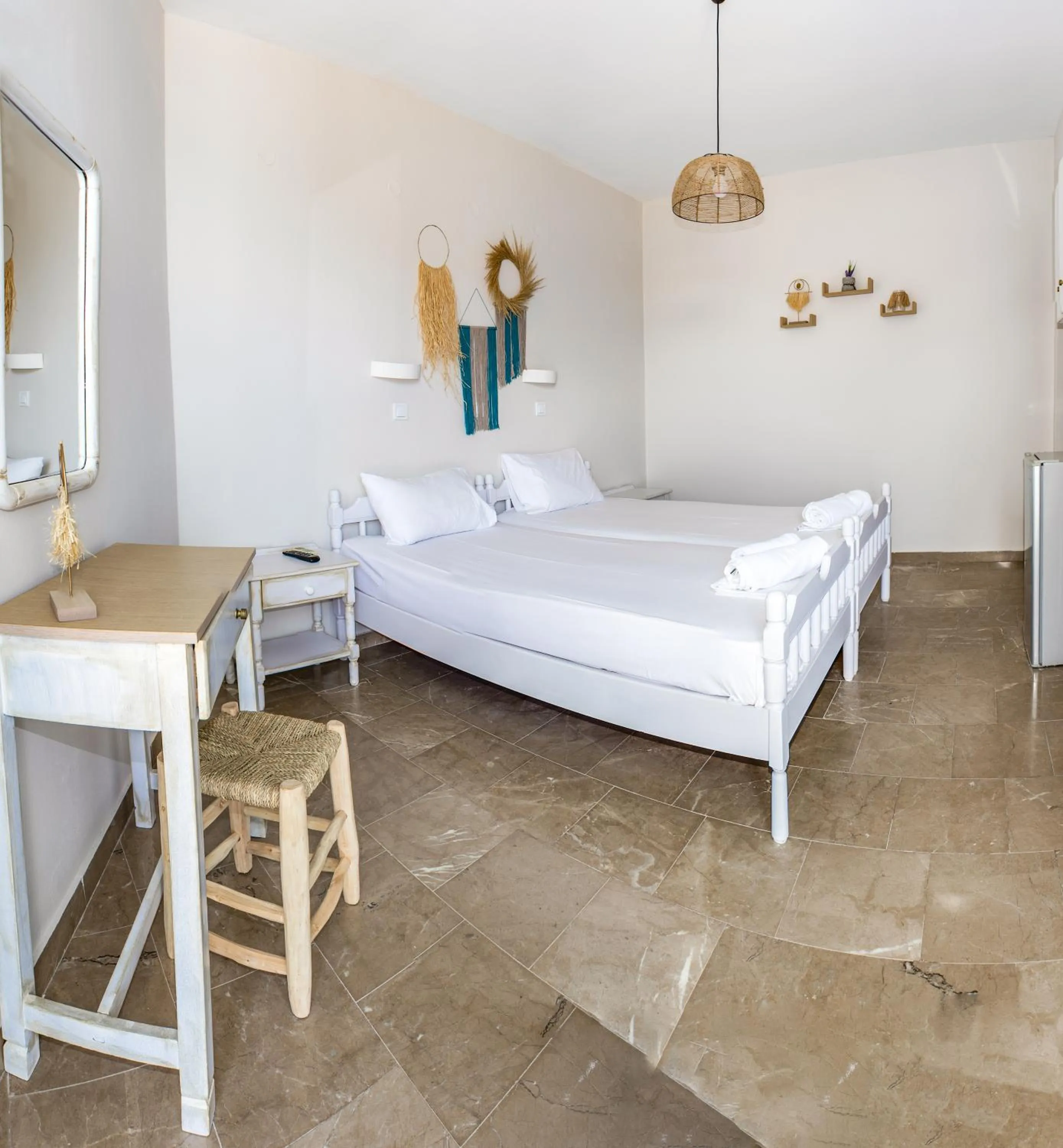 Photo of the whole room, Bed in Bob's Apartments