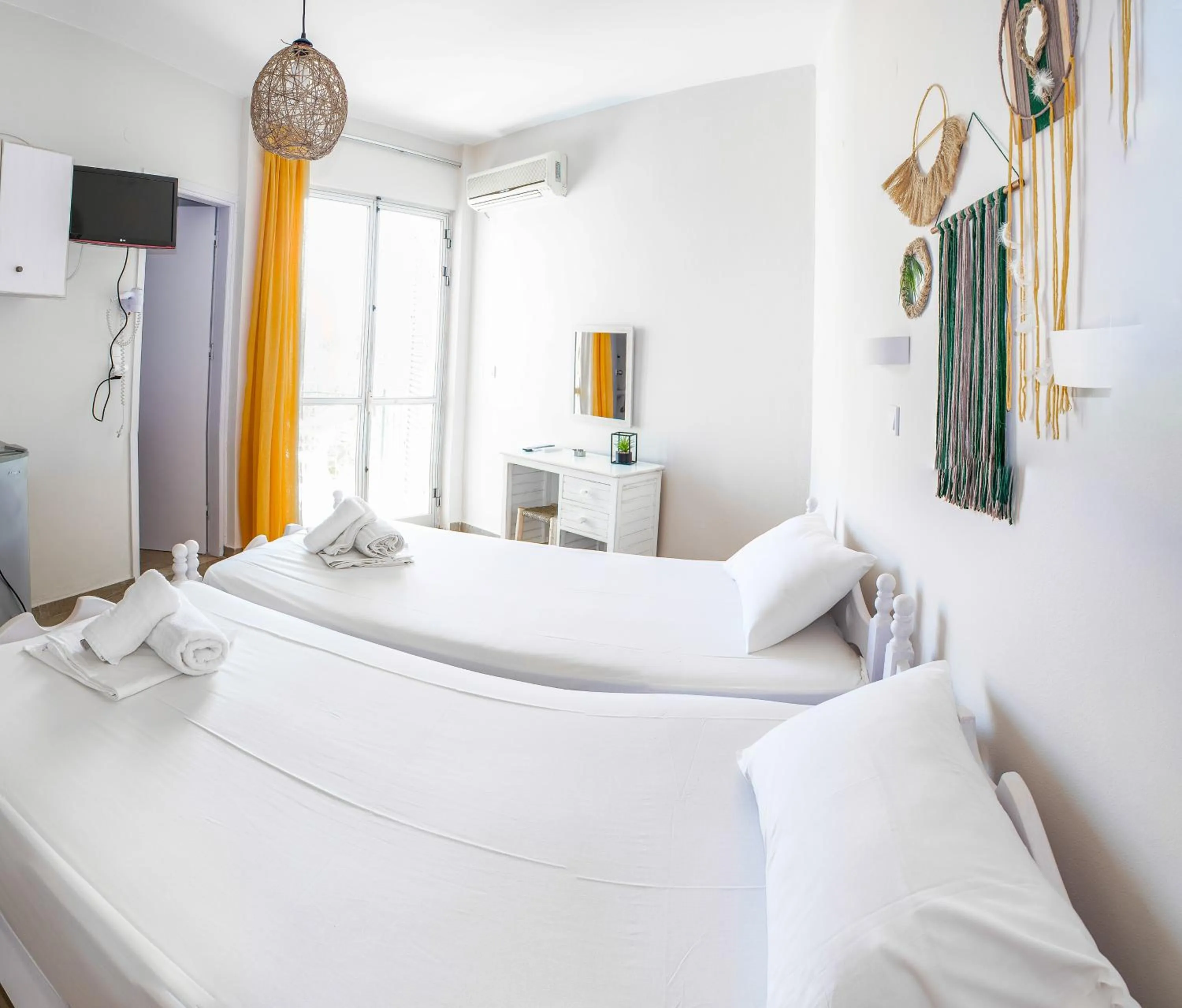 Photo of the whole room, Bed in Bob's Apartments