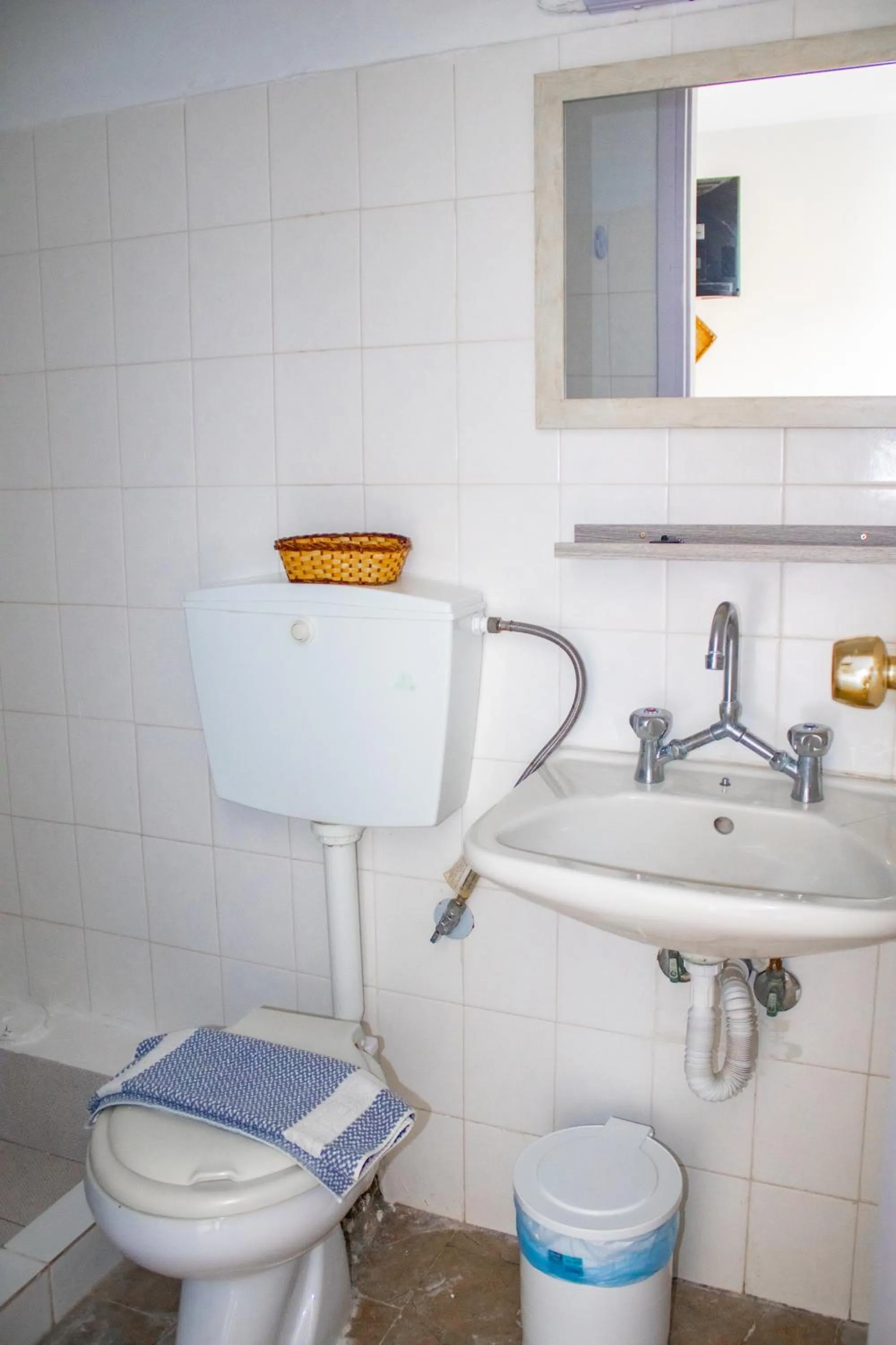 Bathroom in Bob's Apartments