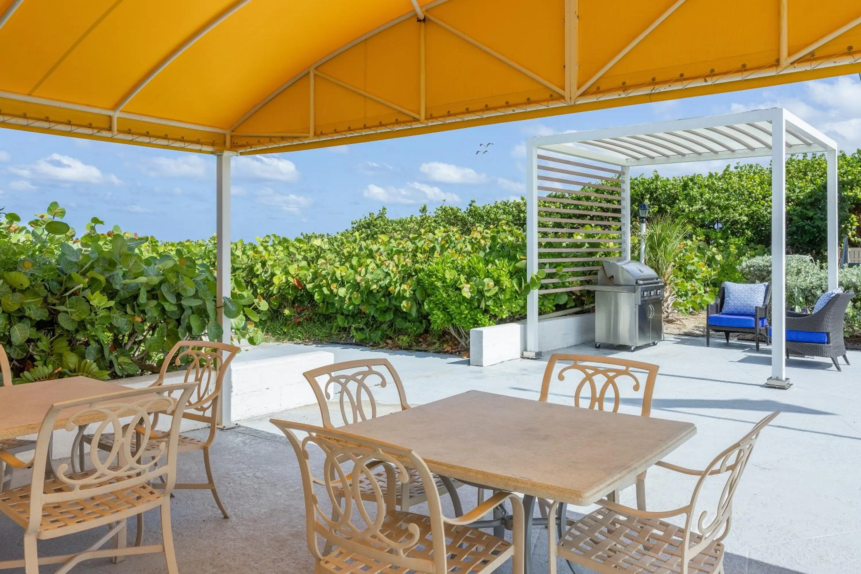 Seating area in Delray Breakers on the Ocean