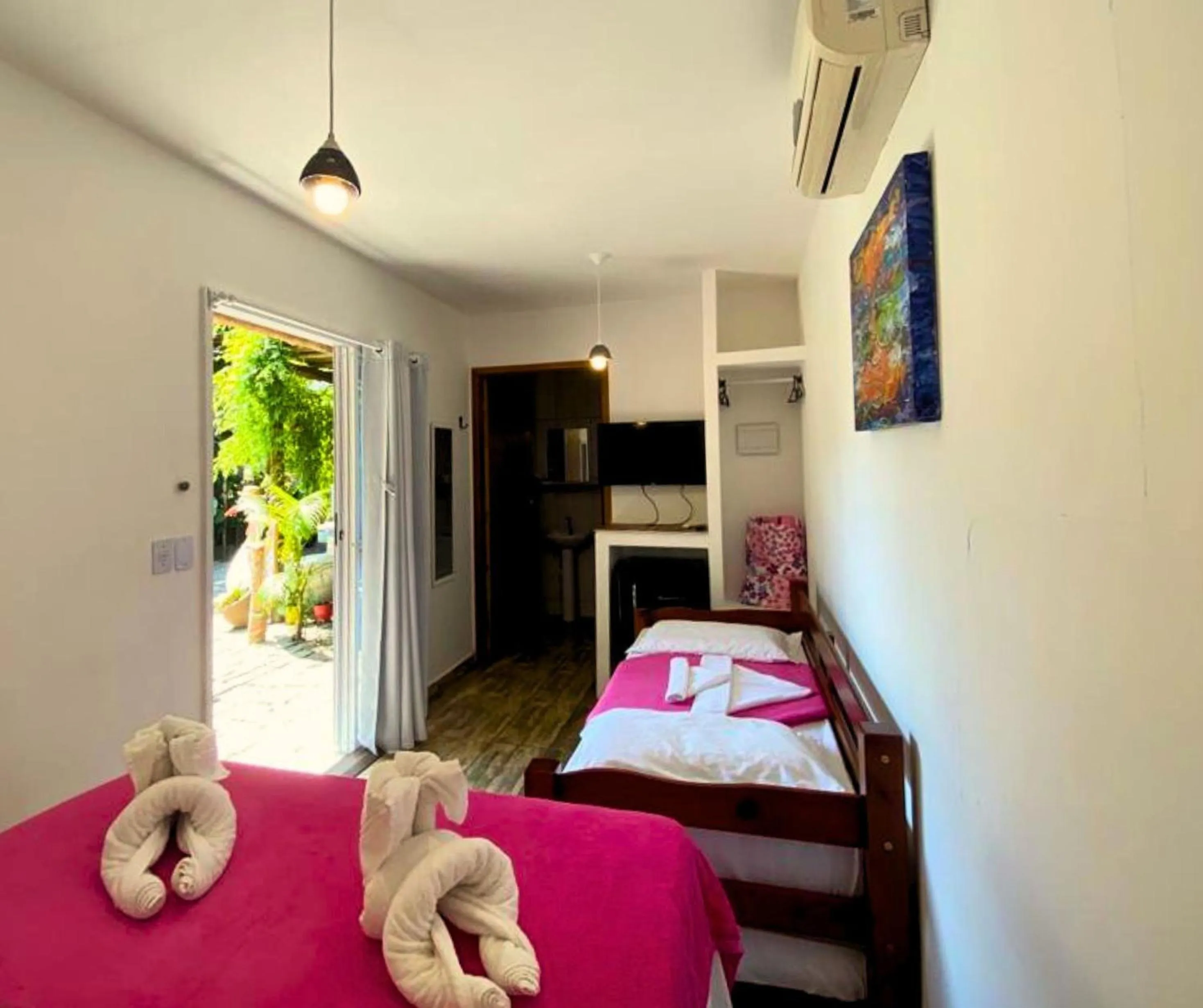 Bed in Pousada Papaya Container