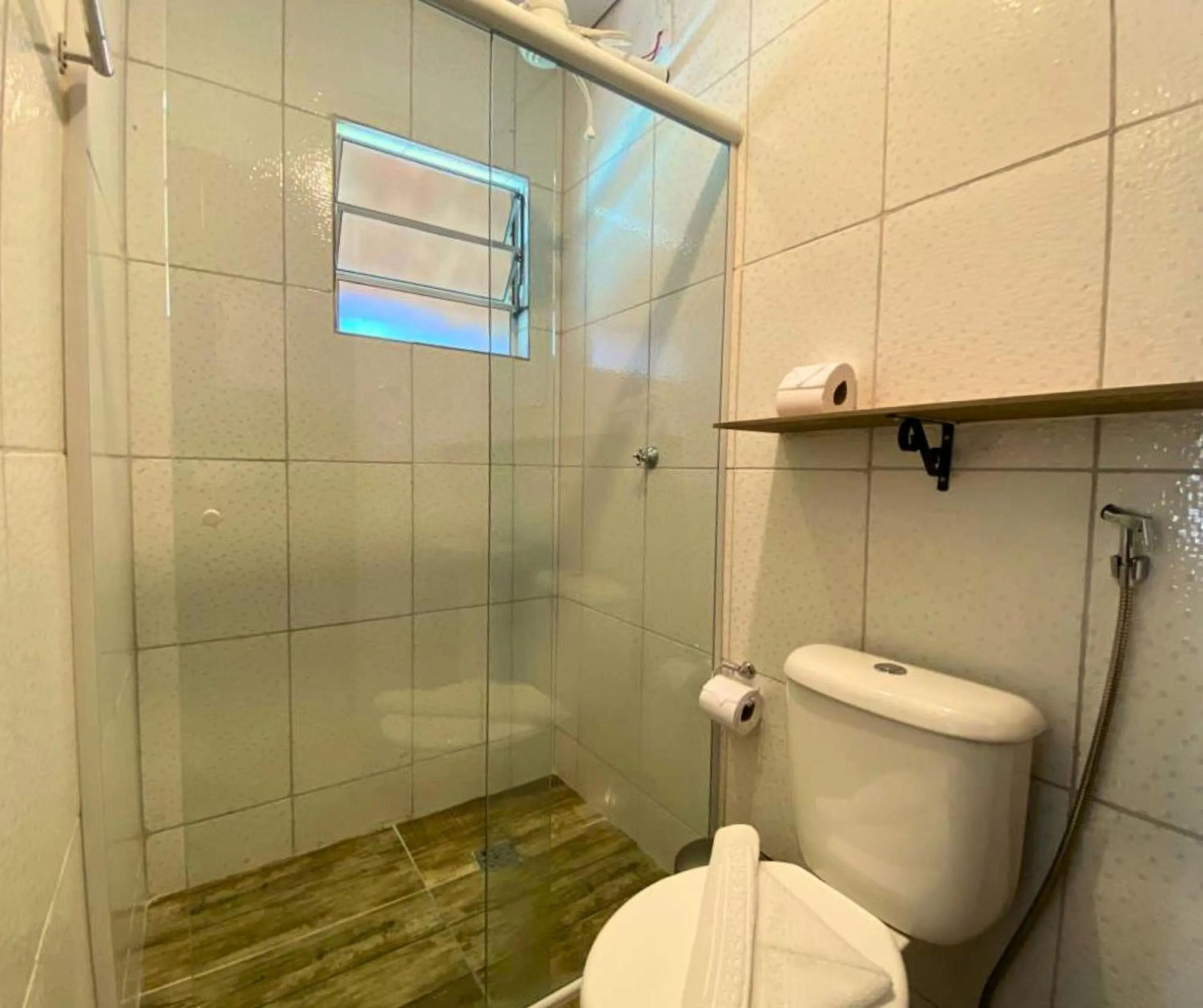 Shower in Pousada Papaya Container