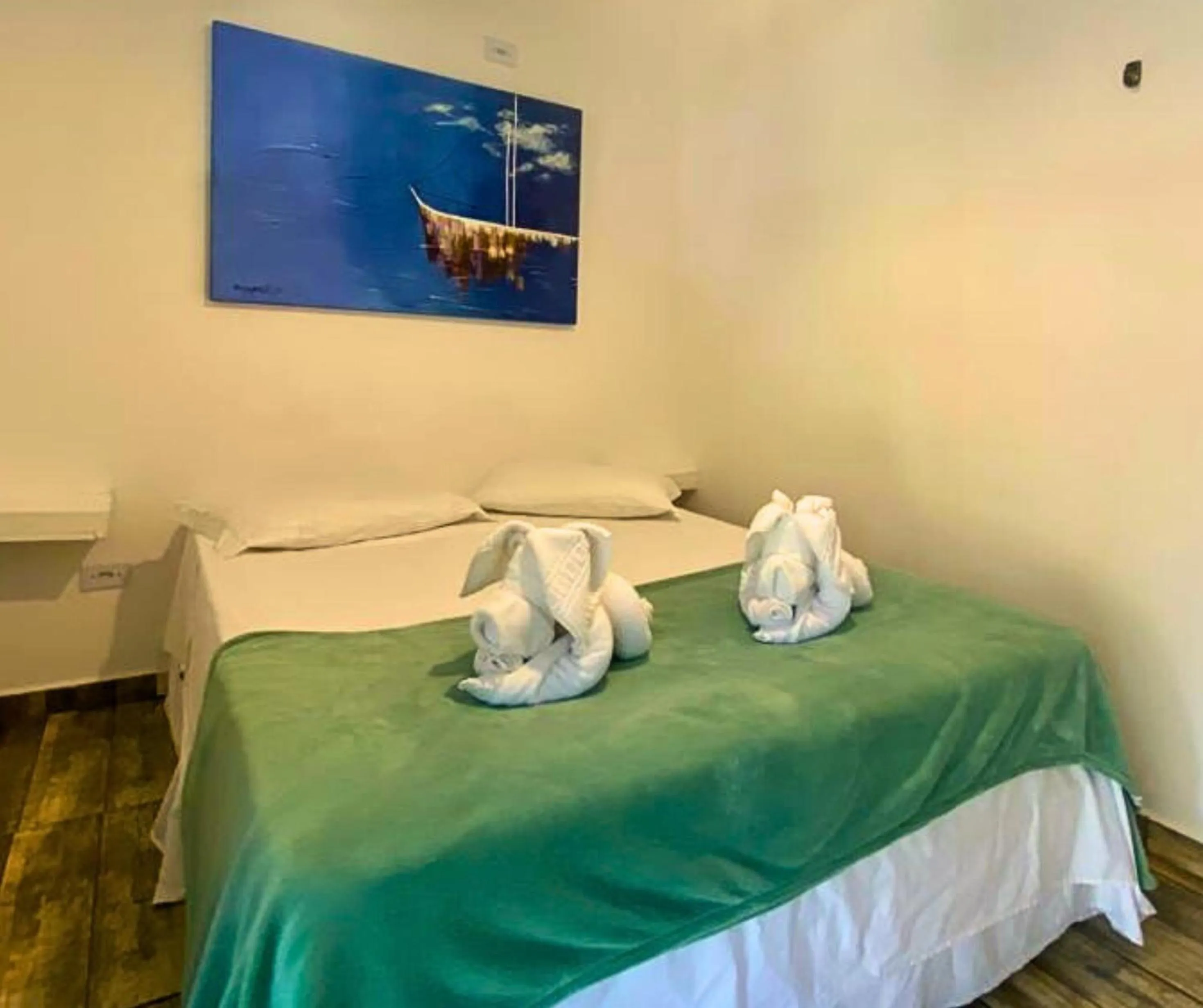 Bed in Pousada Papaya Container