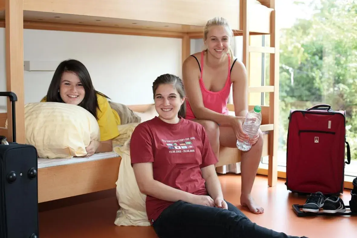 Triple Room in Jugendherberge Stuttgart Neckarpark Triple Room in Jugendherberge Stuttgart Neckarpark